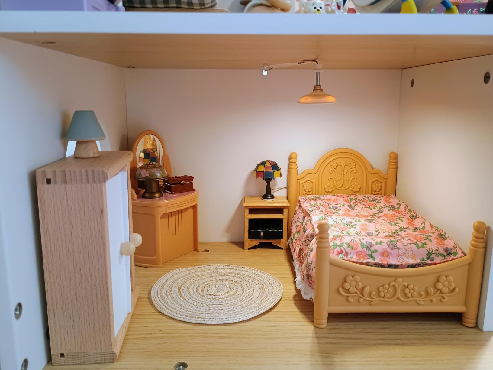 ROBOTIME Wooden Dollhouse, Wooden Doll House with 29 Pieces of Furniture, 6 Rooms Fits 4-6 Inch Dolls customer photo 1