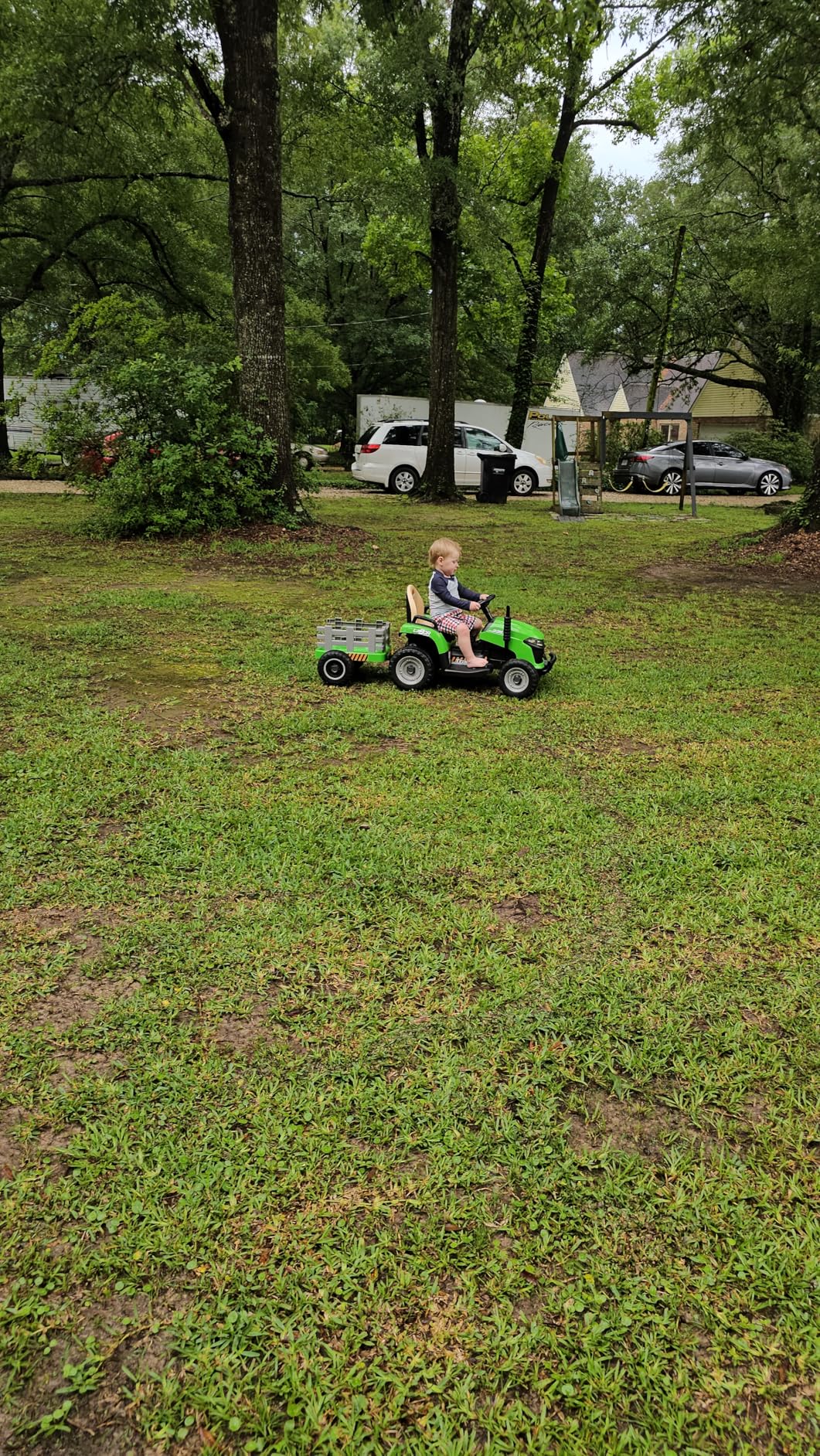 ARBELI 12V 7AH Ride on Tractor w/Tiltable Trailer & Remote Control, 2x45W Motors, Bluetooth, Music, Shifter, Ride on Toys for Kids Ages 2-5 (Green) customer photo 1
