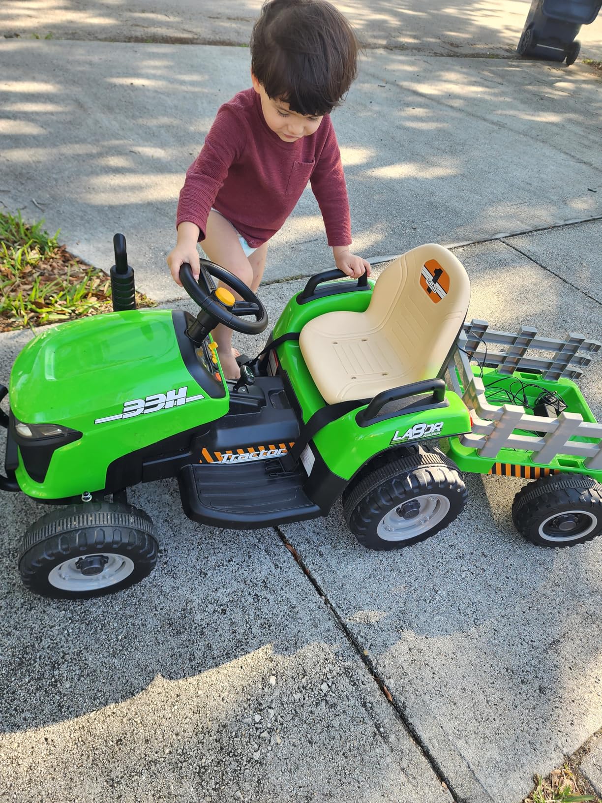ARBELI 12V 7AH Ride on Tractor w/Tiltable Trailer & Remote Control, 2x45W Motors, Bluetooth, Music, Shifter, Ride on Toys for Kids Ages 2-5 (Green) customer photo 2