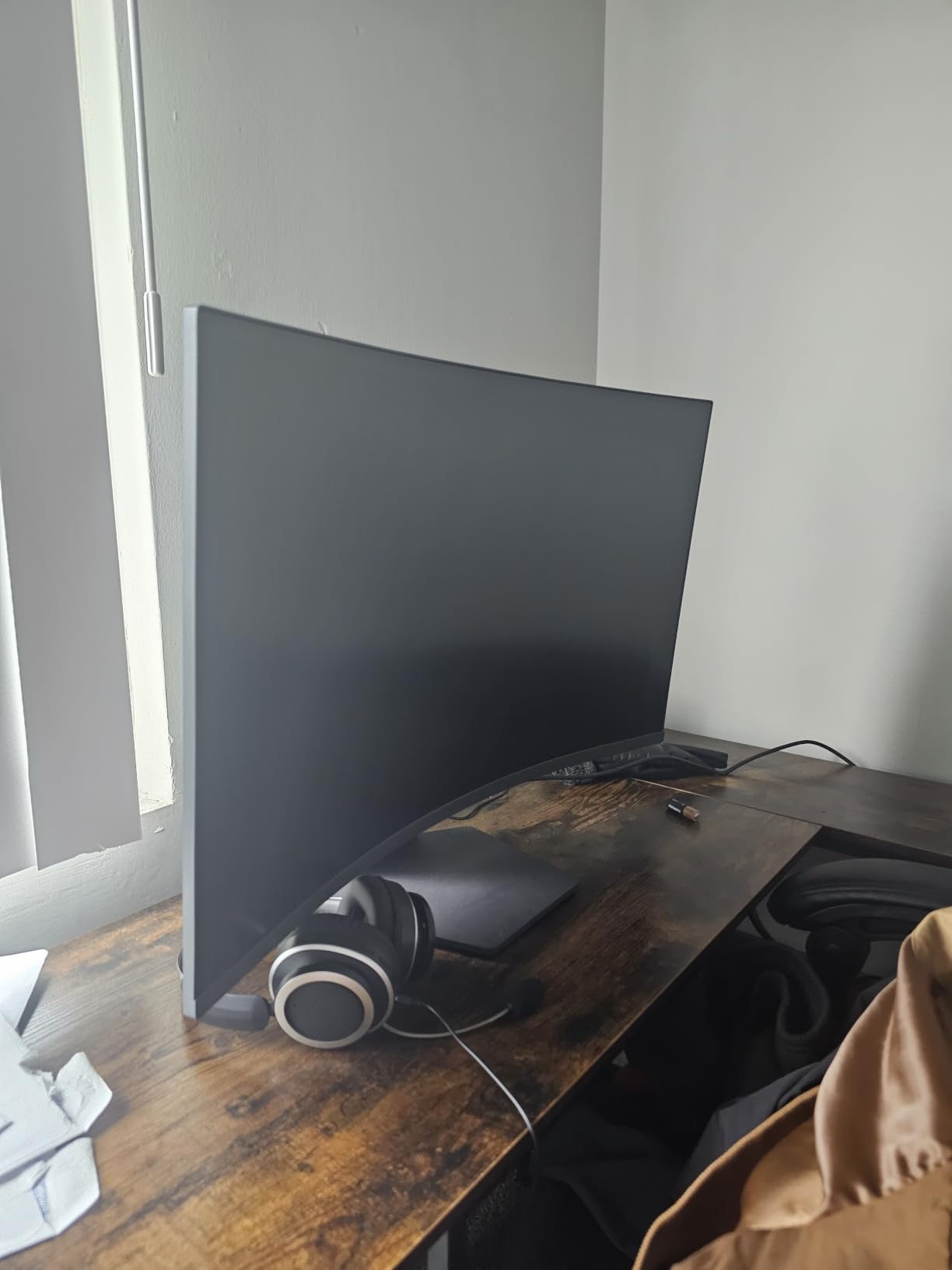 LG 27GS60QC-B Ultragear 27-inch Curved Gaming Monitor QHD (2560x1440) 180Hz 1ms 1000R AMD FreeSync HDR10 HDMIx2 DisplayPort Borderless Design Black Stabilizer DAS Crosshair FPS Counter customer photo 1