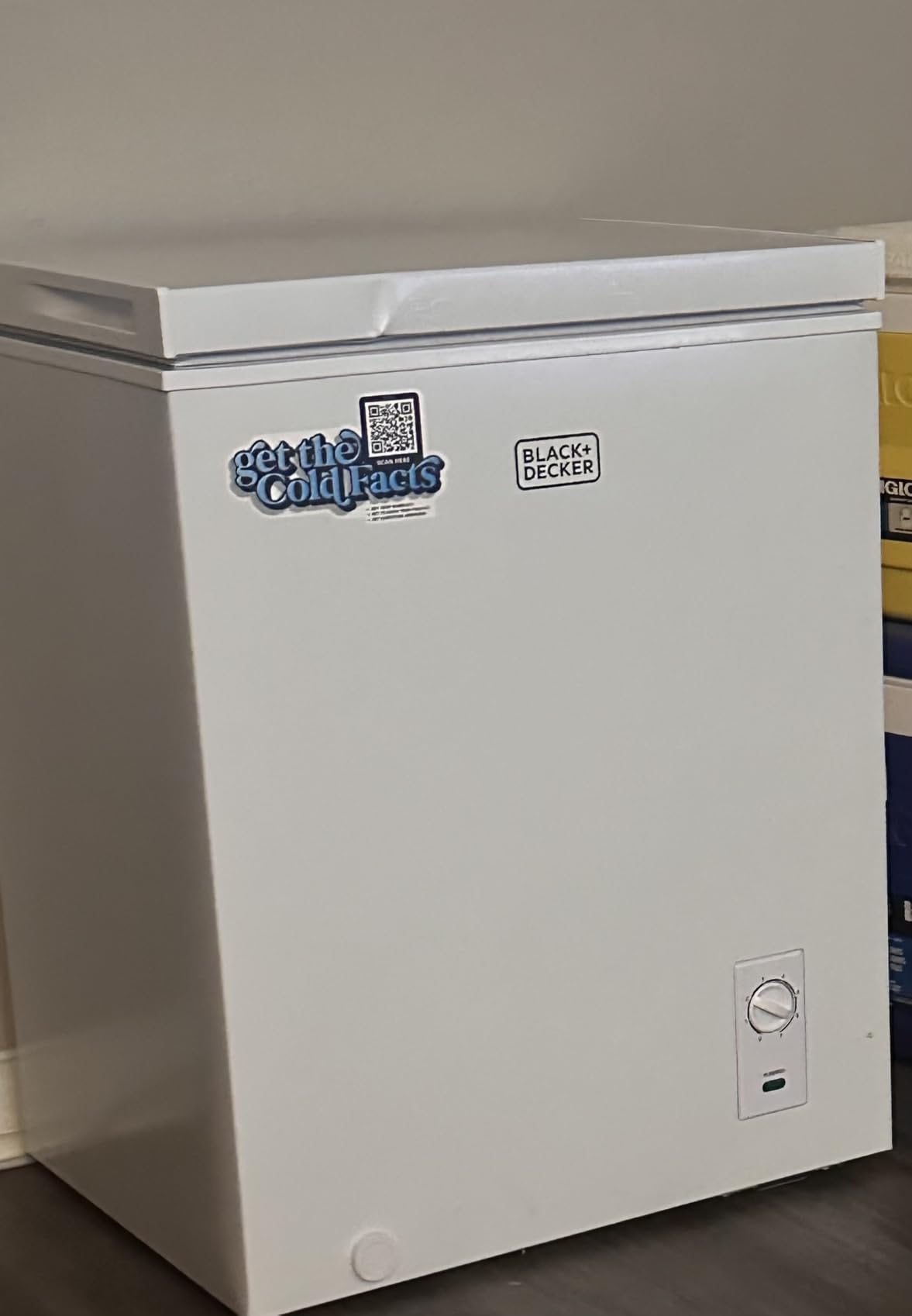 BLACK+DECKER 10 Cu. Ft. Chest Freezer, R600a Refrigerant, BCF1000E, White | Deep Freezer with Top Opening, Chest with Removable Storage Basket, Mechanical Temperature Control, Manual Defrost customer photo 1