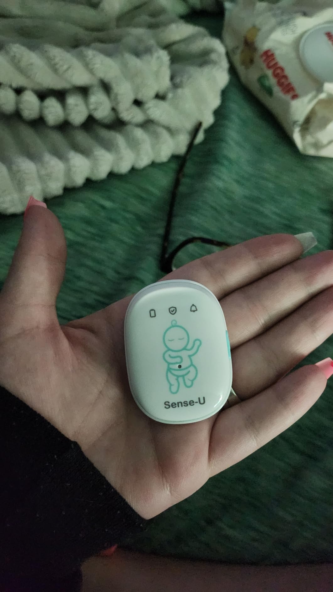 Sense-U Pro Baby Breathing Movement & Sleep Position Monitor with Gentle Vibration Alerts, Temperature Notifications, Audible & App Alerts, Sleep Analysis, Long Battery Life, Easy Clip-On Design customer photo 1