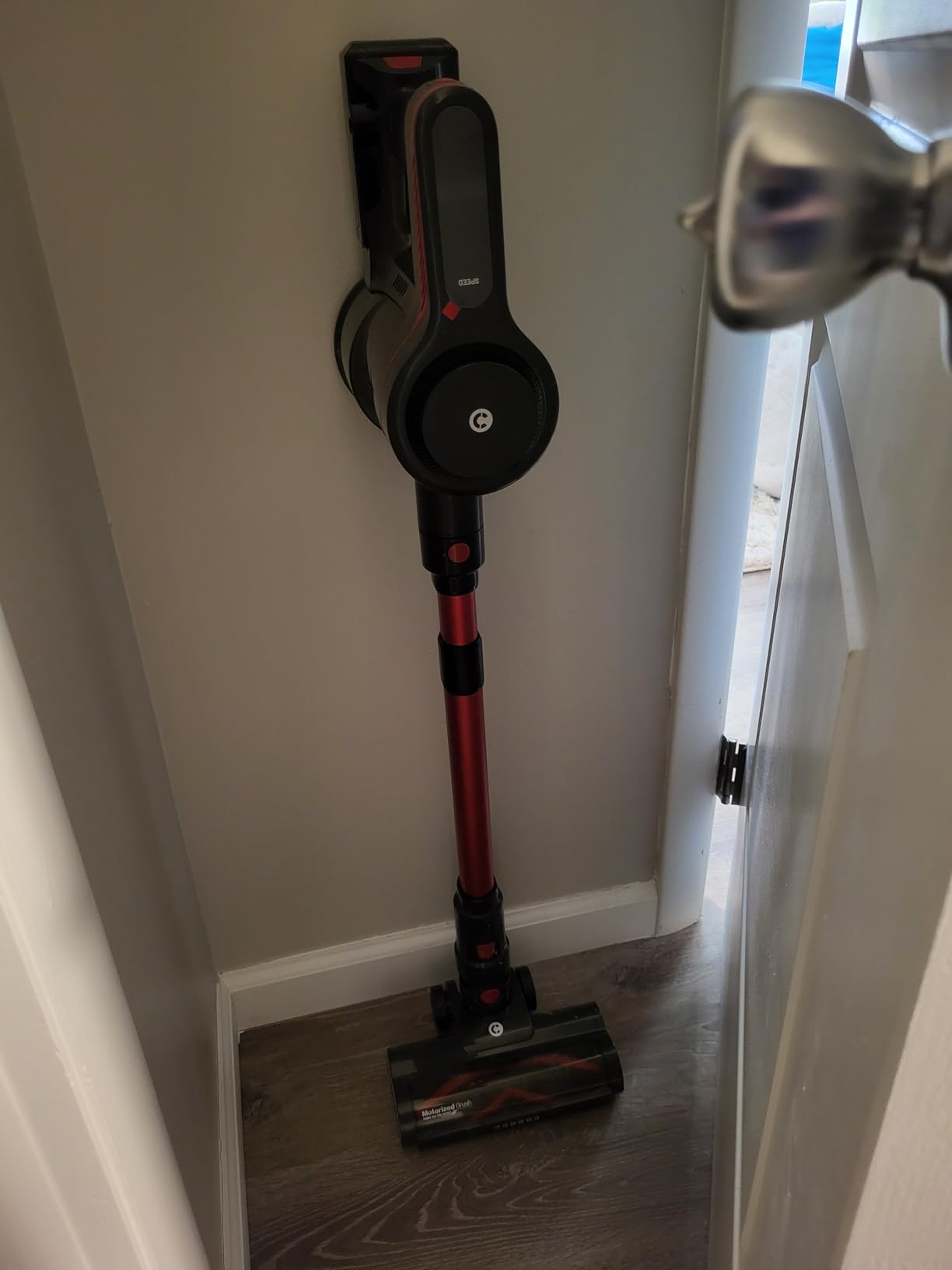 CHEBIO Lightweight Cordless Vacuum Cleaners for Home, Stick Vacuum Cordless Rechargeable with 45kPa Suction, 45-Min Run, Anti-Tangle and Self-Stand, 6 in 1 Hardwood Vacuum Cleaner (red) customer photo 2