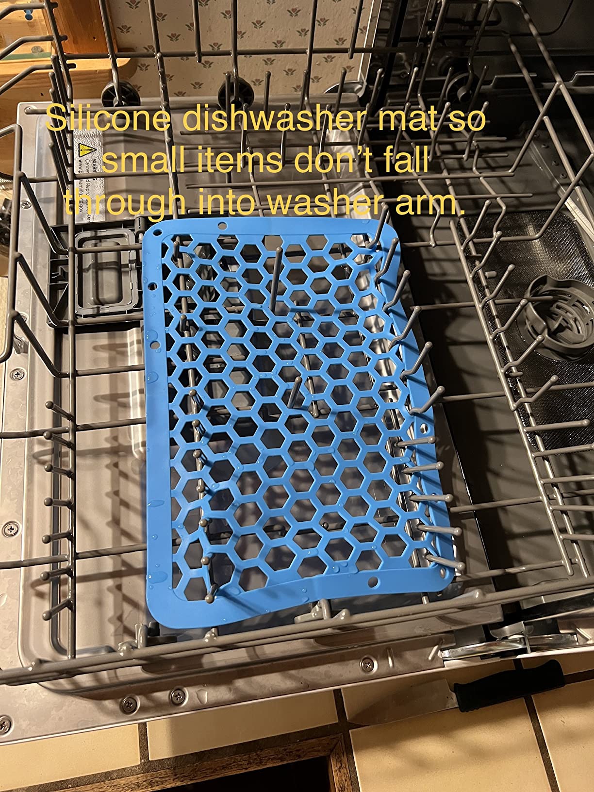 BLACK+DECKER Countertop Dishwasher, Counter Dishwasher with 6 Wash Programs, 6-Place Setting Capacity, Stainless Steel Interior, ENERGY STAR Certified, BCD6SD, White customer photo 1