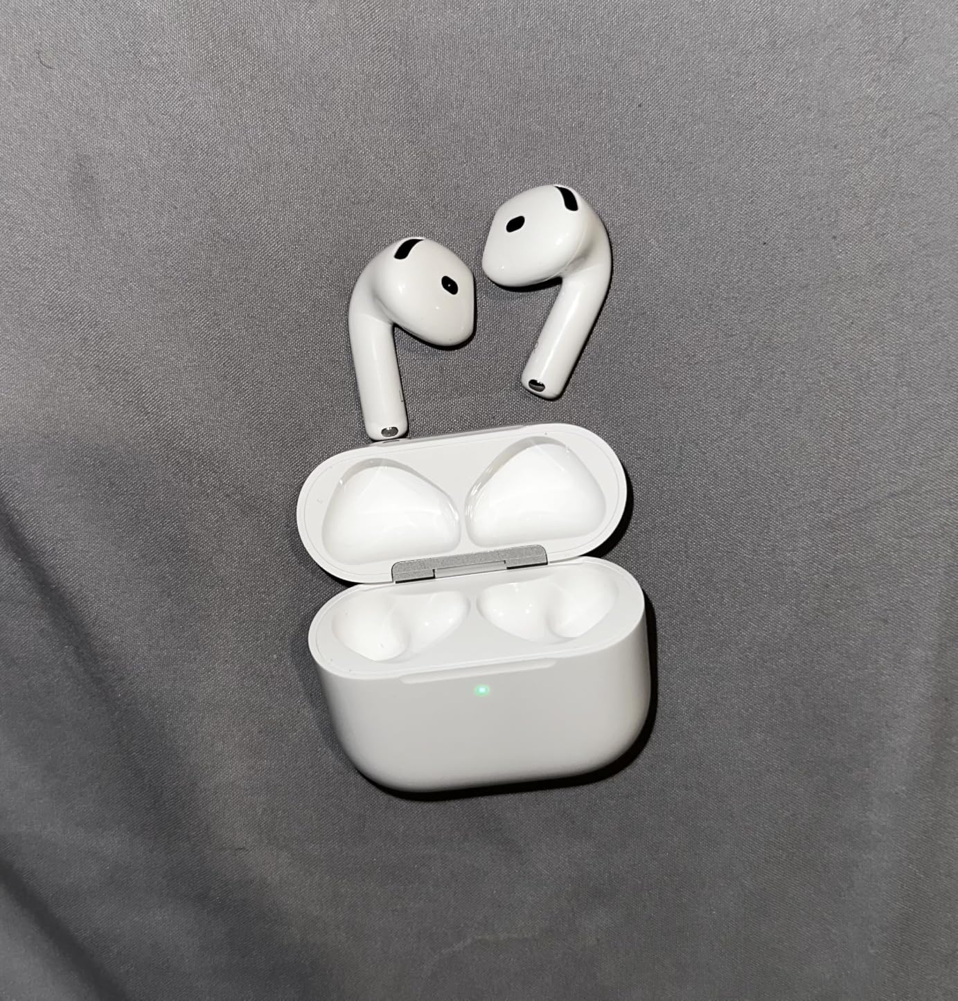 Apple AirPods 4 Wireless Earbuds, Bluetooth Headphones, Personalized Spatial Audio, Sweat and Water Resistant, USB-C Charging Case, H2 Chip, Up to 30 Hours of Battery Life, Effortless Setup for iPhone customer photo 2
