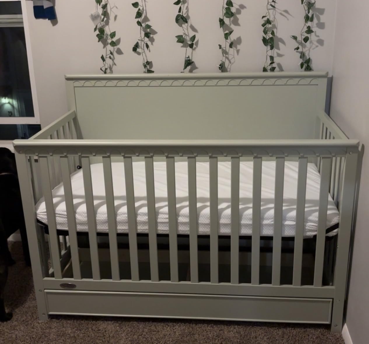 Graco Sasha 5-in-1 Convertible Crib with Drawer, White | GREENGUARD Gold Certified Wood Crib, Converts to Toddler Bed, Daybed, Full-Size Bed, Full-Size Nursery Storage Drawer customer photo 1