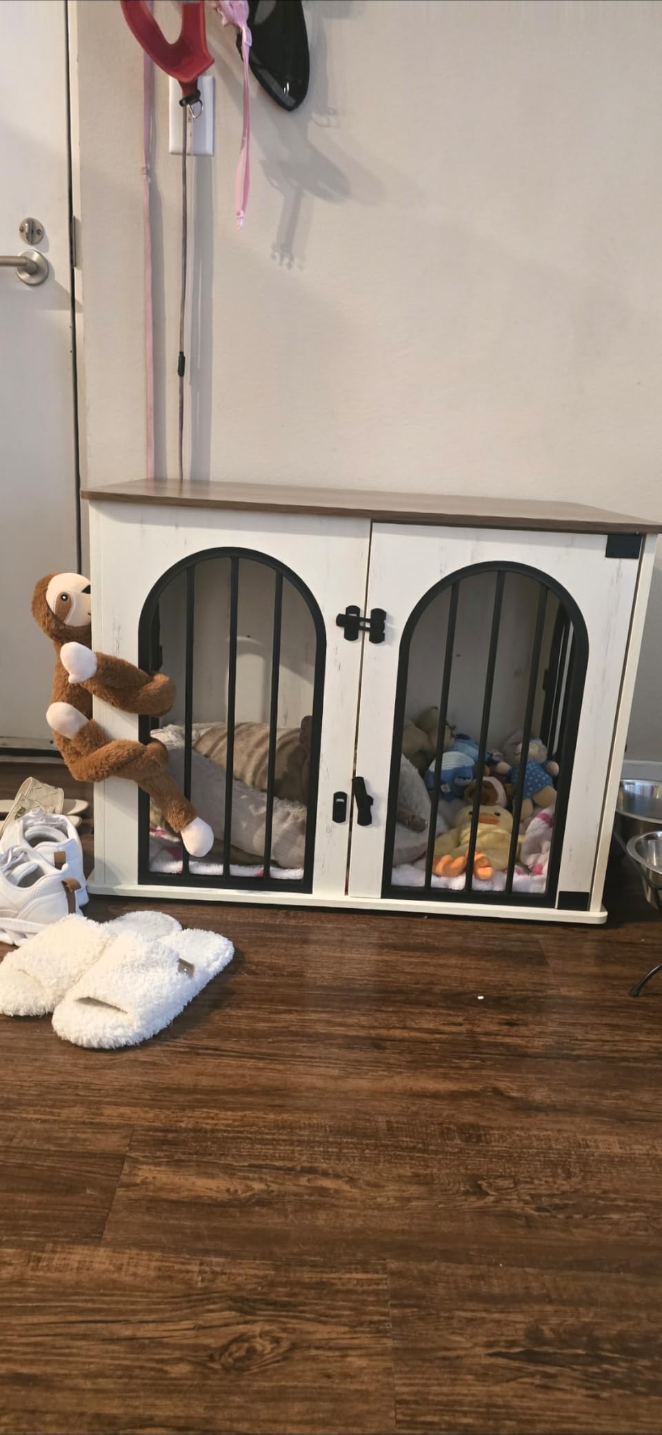 Hzuaneri 31.5'' Wooden Dog Crate Furniture, Indoor Dog Kennel Dogs Cage for Small/Medium Dogs, Heavy Duty Dog Crates Decorative Pet House End Side Table TV Stand, White Brown DFC85114B customer photo 1