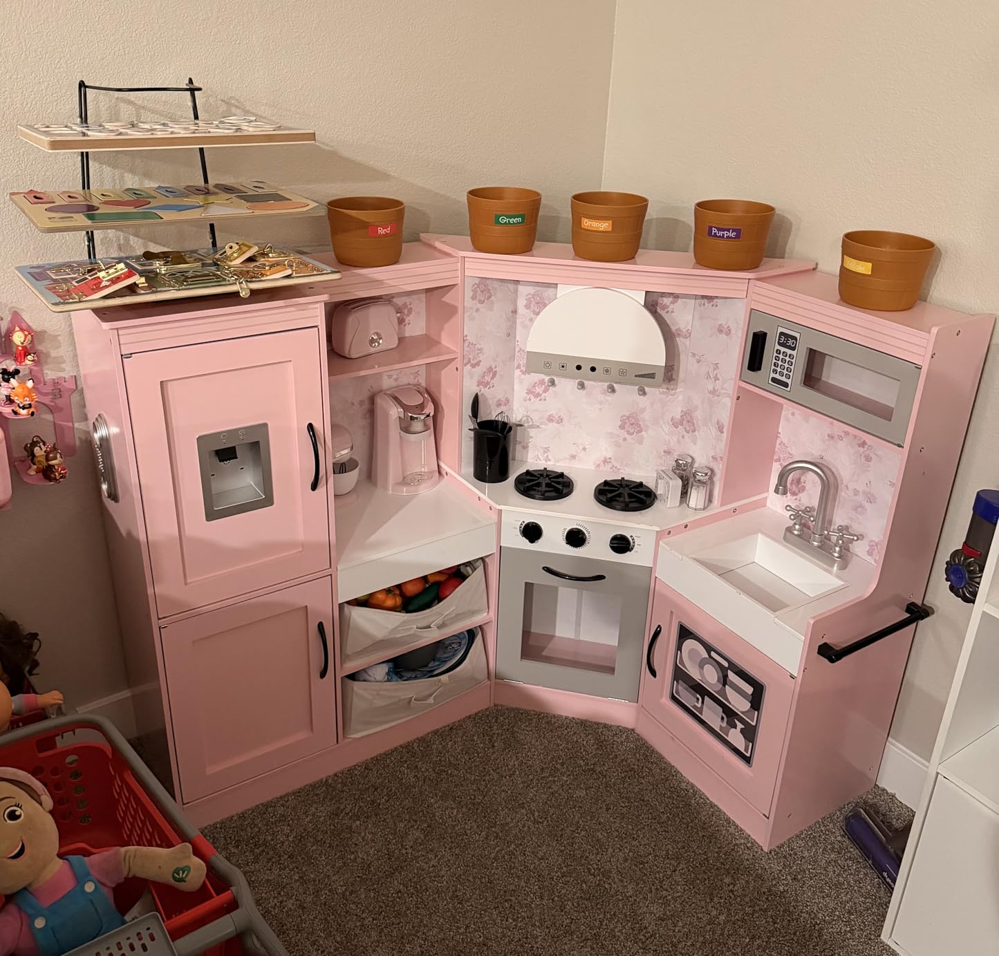 Best Choice Products Pretend Play Corner Kitchen, Ultimate Interactive Wooden Kids Playset w/Lights & Sounds, Ice Maker, Hood - Wht/Brown customer photo 1