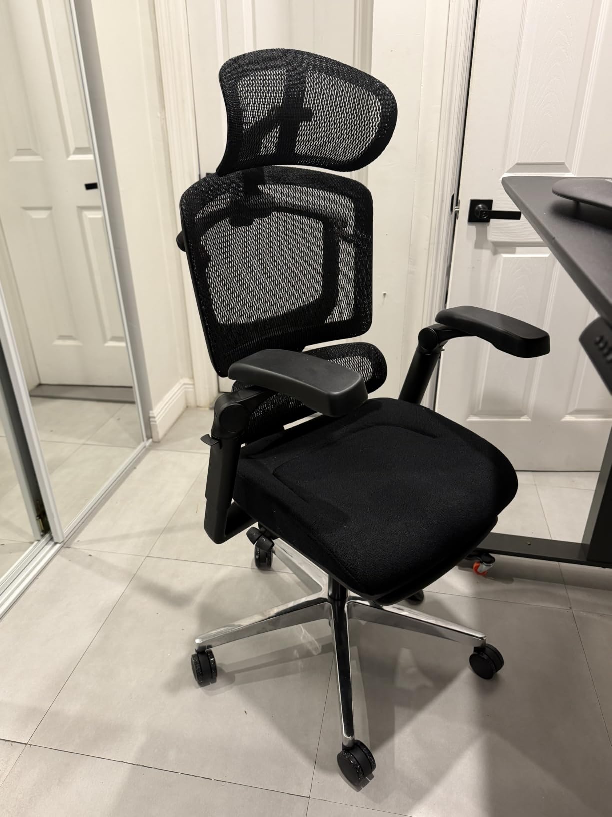 FLEXISPOT ErgoX Premium Ergonomic Office Chair with Footrest - Adjustable 3D Armrests, Dynamic Lumbar Support, Recline & Tilt Function, Mesh Seat, for Home & Office Use, Black customer photo 2