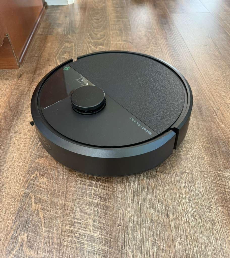 iRobot Roomba Plus 405 (G185) Combo Robot Vacuum & Mop with AutoWash Dock - Spinning Mop Pads, Self-Empties, Pad Washing & Drying, Self-Cleaning, Pad-Lift, LiDAR Navigation | 70x Suction, DualClean Spinning Mop Pads with Smartscrub customer photo 2