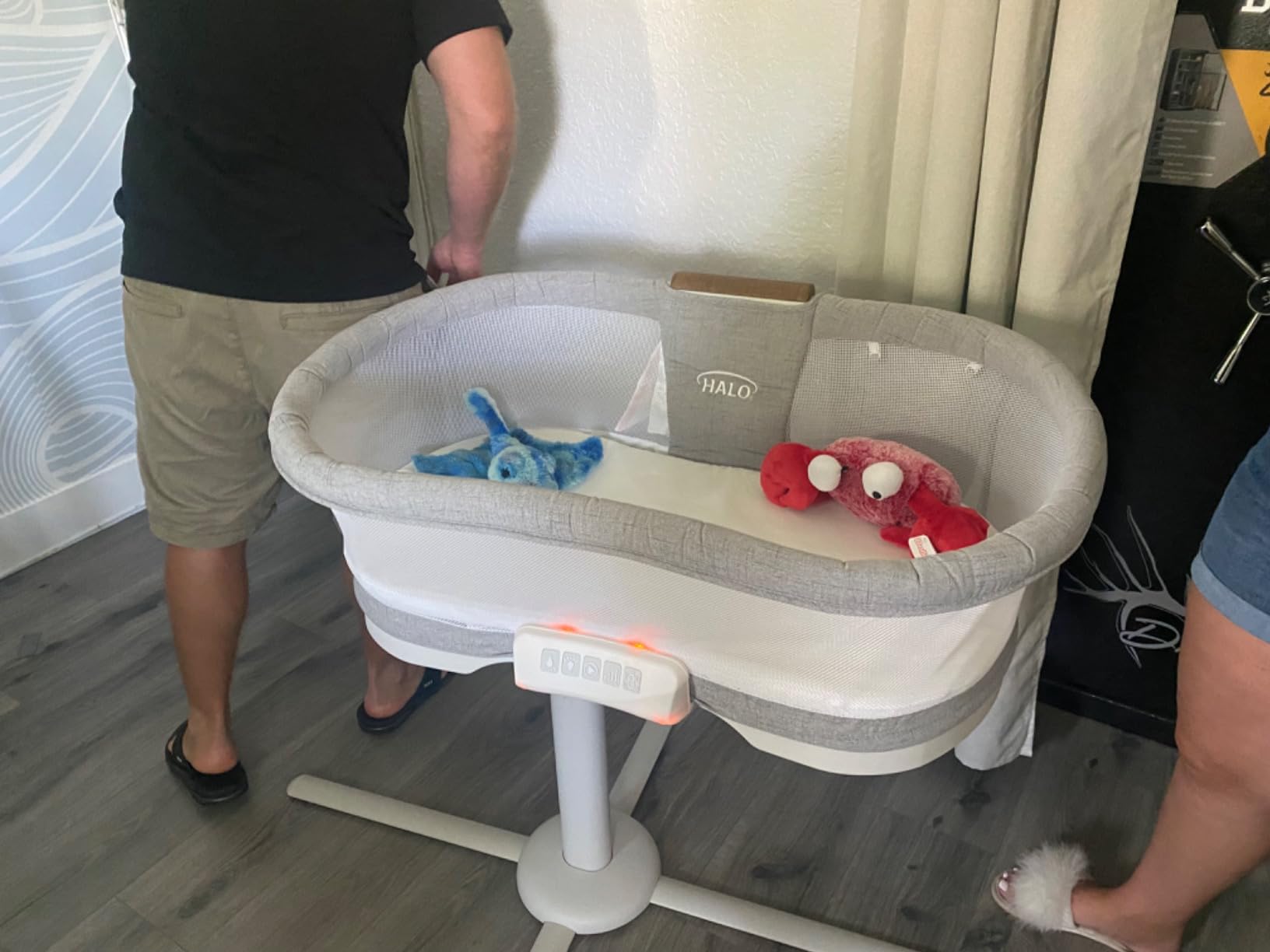 HALO BassiNest Connected Swivel Sleeper 3.0 - Smart Bassinet with AutoSoothe, 360 Swivel, Cry Detection, Rocking, Vibration & Soothing Sounds, Easy Lowering Wall for Postpartum Recovery customer photo 2
