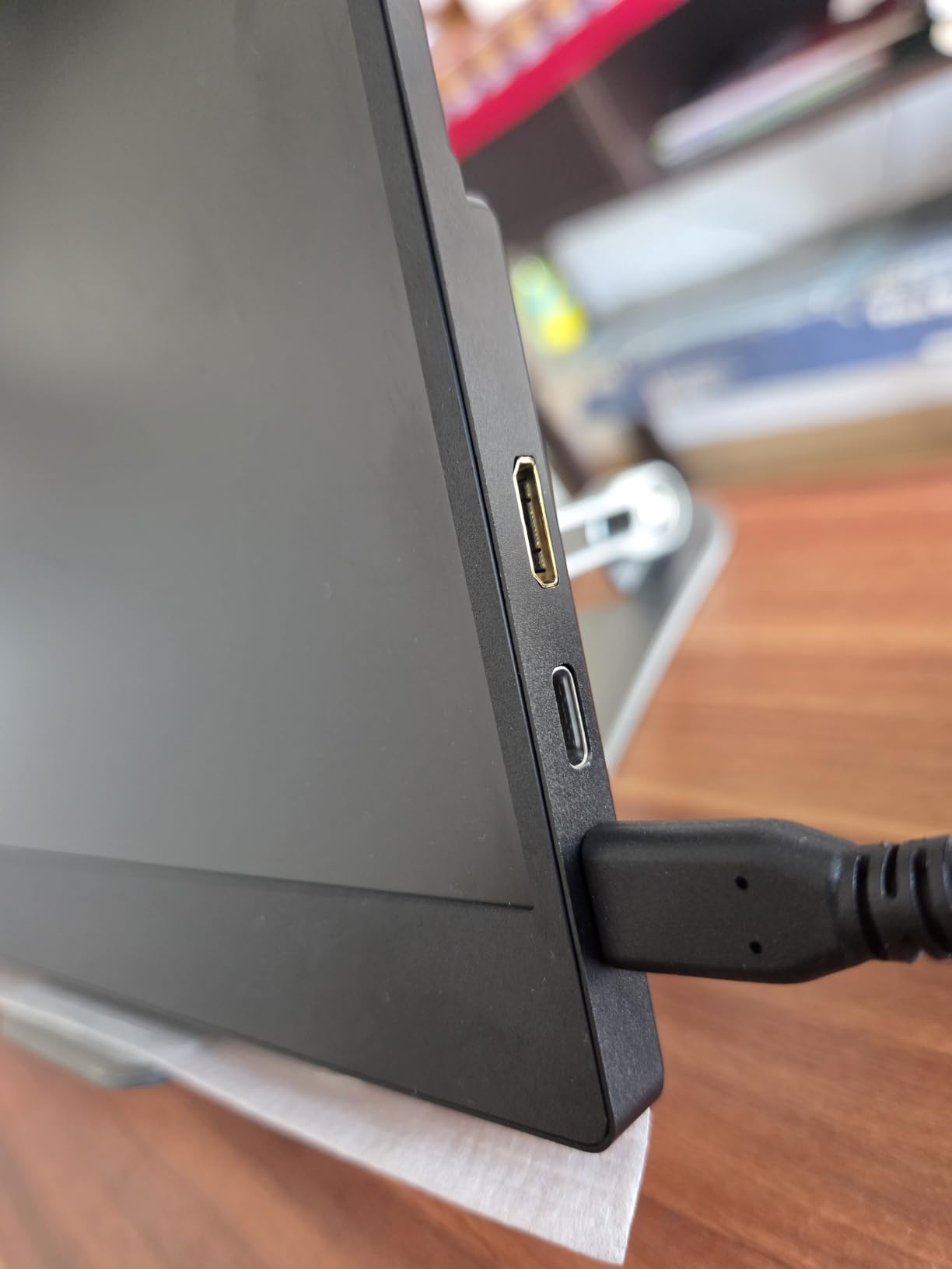 AOC 16T20 Portable Monitor 15.6