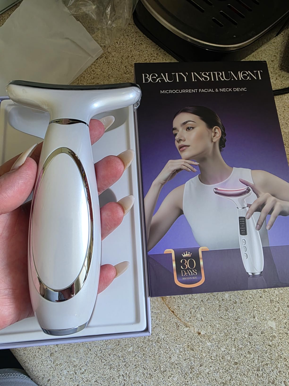 Red Light Therapy for Face and Neck, 7-Color Face Massager Tool for Anti-Aging & Wrinkle Reduction, Rechargeable LED Phototherapy Device with Heat & Vibration, At-Home Skincare Gift for Women customer photo 1