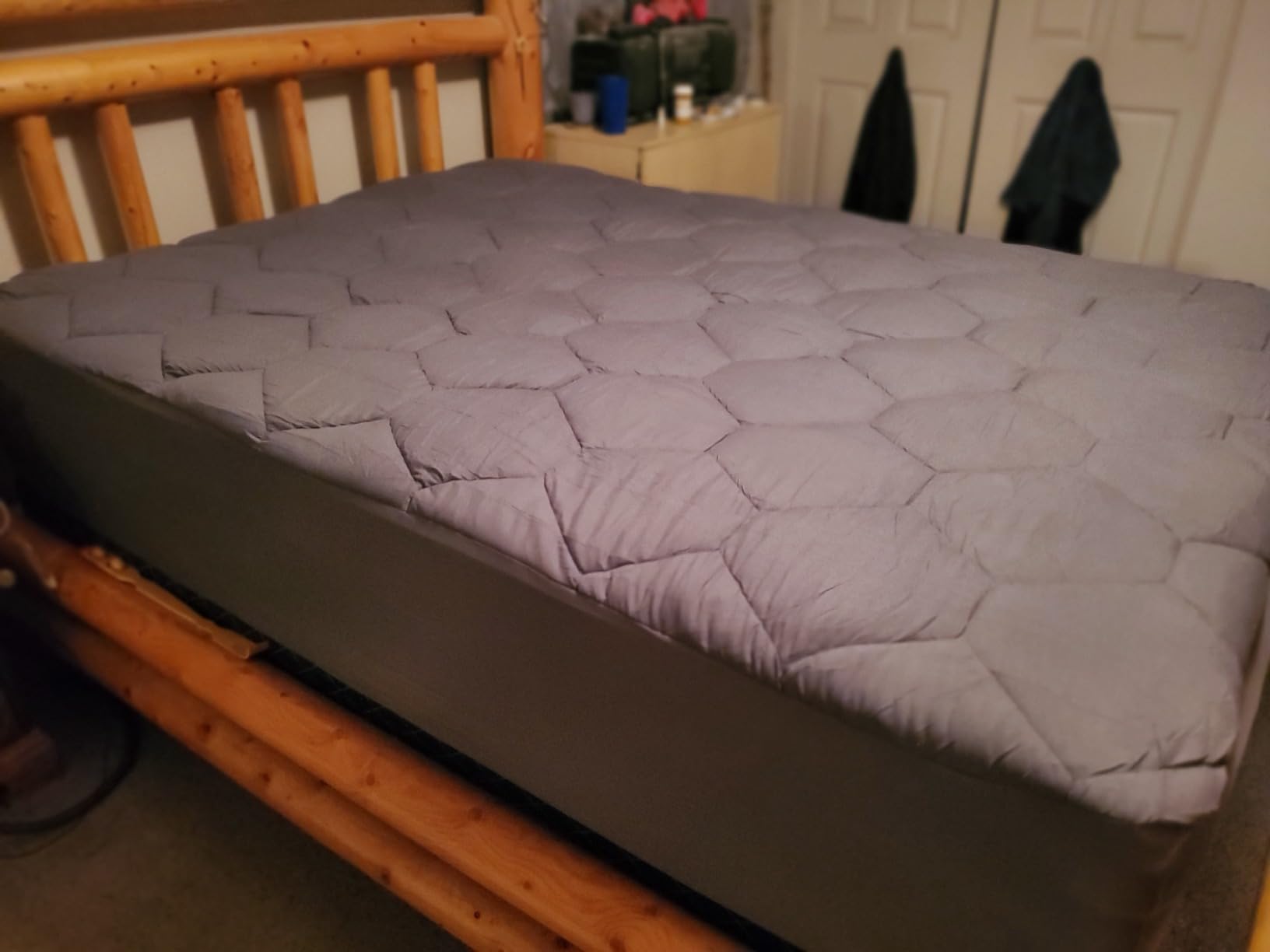 Favorland Mattress Topper Queen Size - Cooling Extra Thick Breathable Viscose Made from Bamboo Mattress pad - Soft Quilted Fitted Mattress Cover with 900 GSM Down Alternative Fill (8-21Deep Pocket) customer photo 2