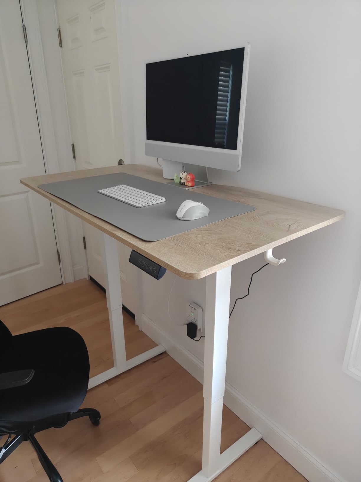 FEZIBO Standing Desk, 48 × 24 Inches Electric Height Adjustable, Sit and Stand Up, Computer Office Desk with Splice Board, White Frame/Maple TOP customer photo 1