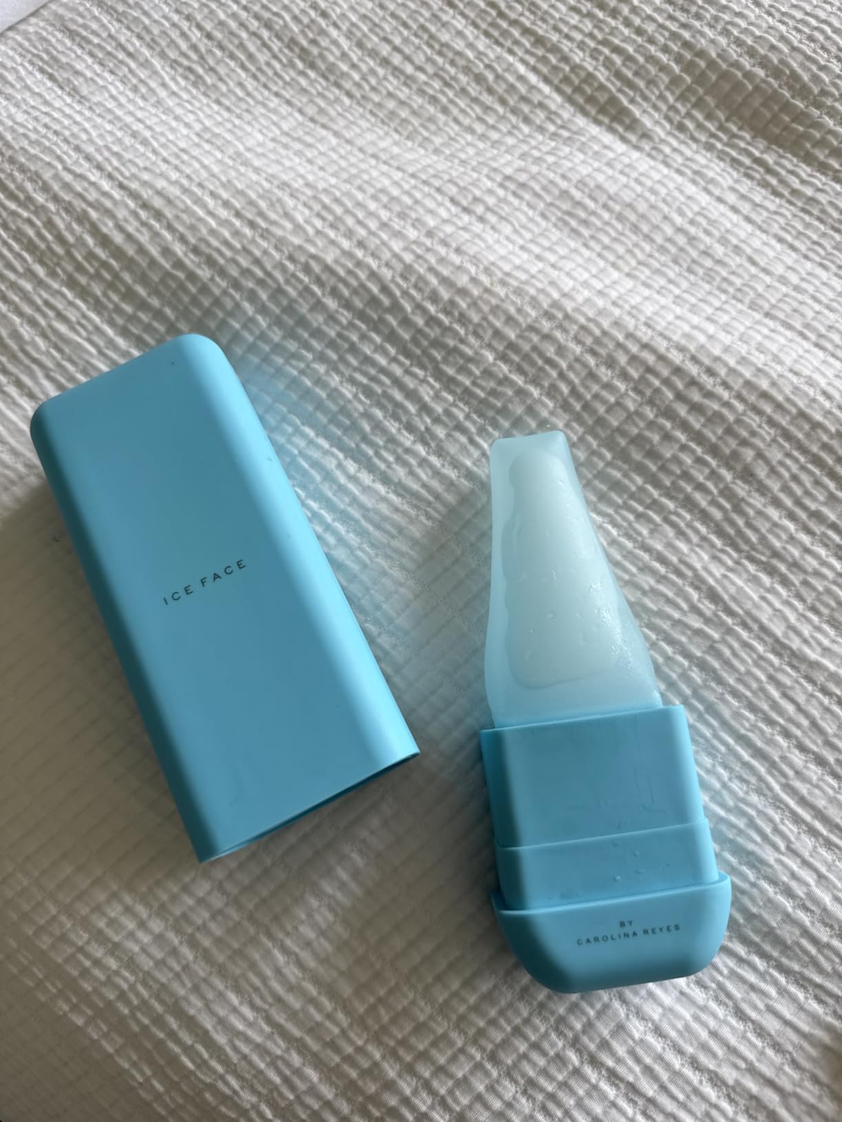 ICE FACE by CAAM BEAUTY | Facial Cryotherapy Roller for Face & Neck | No-Drip Silicone | Depuff, Firm & Tone | Patented | Designed by Carolina Reyes customer photo 1