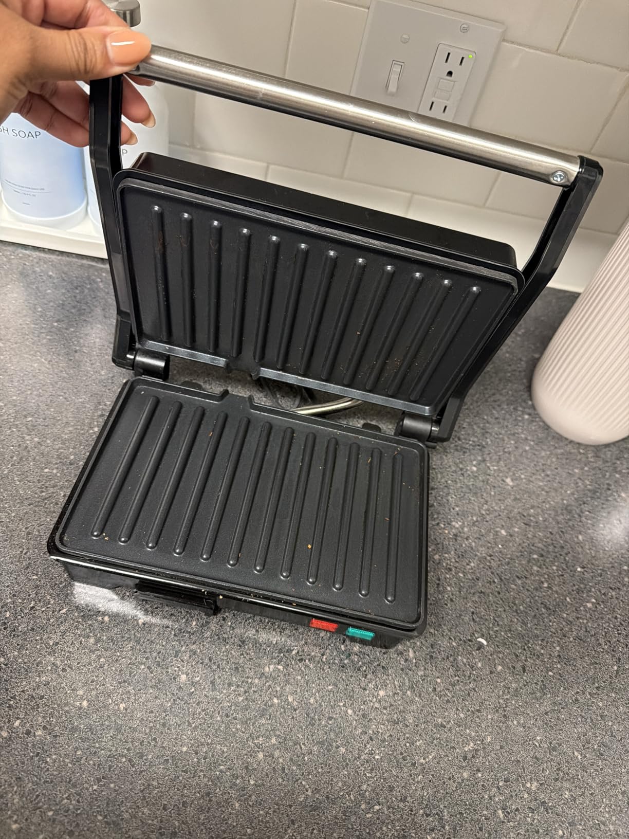 Panini Press Grill, 1000W Sandwich Maker with Non-Stick Coated Plates, Opens 180 Degrees for Any Size of Food, 3-in-1 Sandwich Press Electric Grill, Stainless Steel Surface and Removable Drip Tray customer photo 1