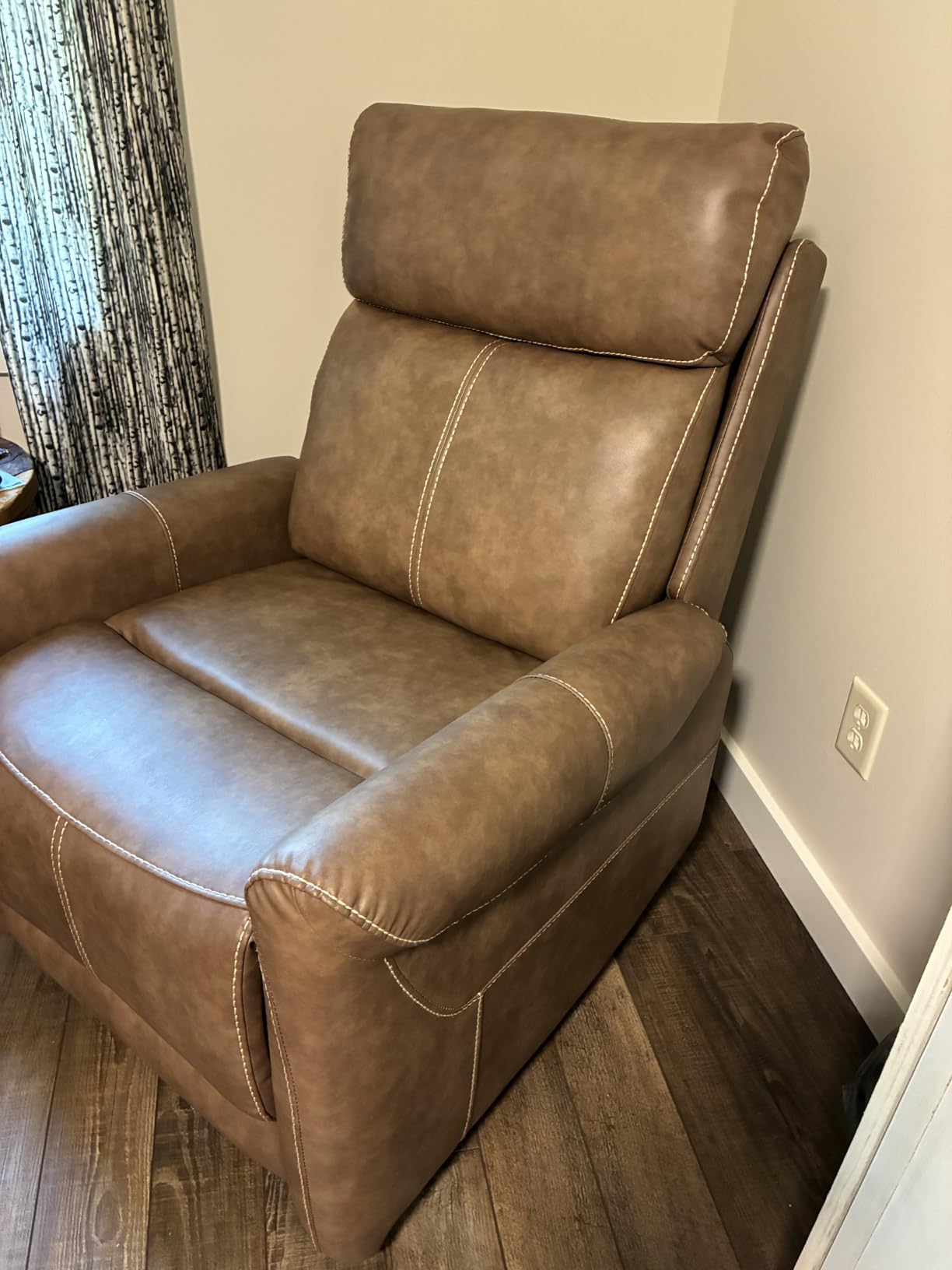 KISLOT Leather Recliner Chair for Adults Wall Hugger RV Recliner with USB Charging Ports Electric Power Reclining Sofa for Living Room Home Theater Seating Bedroom customer photo 1
