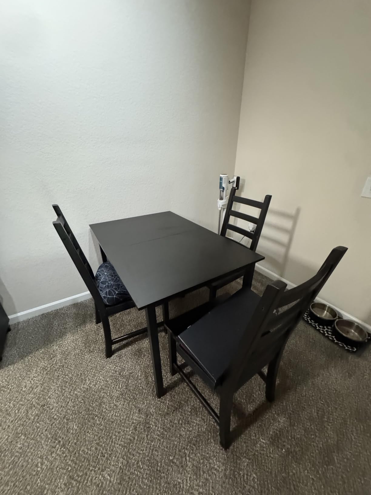 Einhomn Extendable Dining Table for 4-6, 63