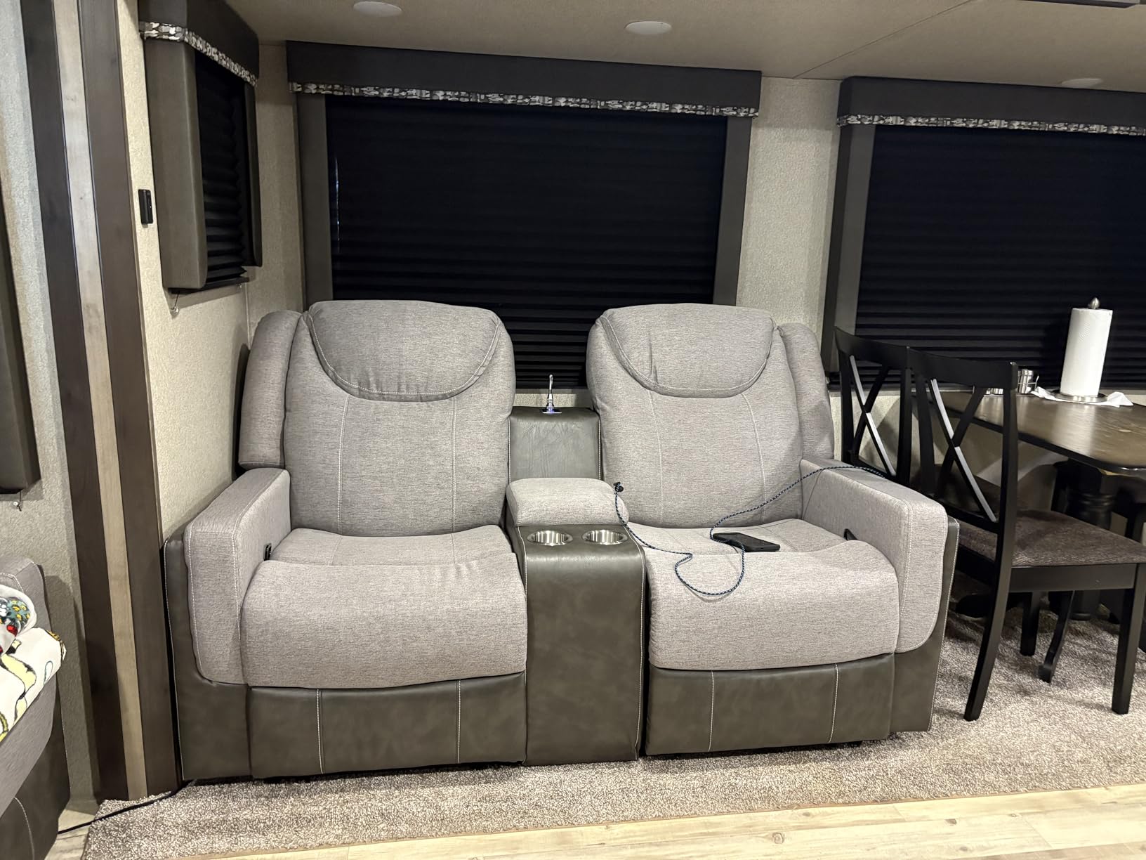 Dresegmt Manual Recliner Sectional Sofa for Living Room, Corner Couch with Flip Middle Backrest, USB Ports & Cup Holders, Grey Linen & Chocolate Leather, 5 Seater Sectional Couch customer photo 2