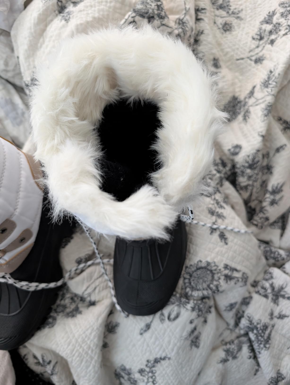 Knixmax Women's Winter Snow Boots Waterproof Mid Calf Booties Fur Lined Warm Outdoor Insulated Mucker Yard Skiing Hiking Boots for Women Size 6-11 customer photo 1