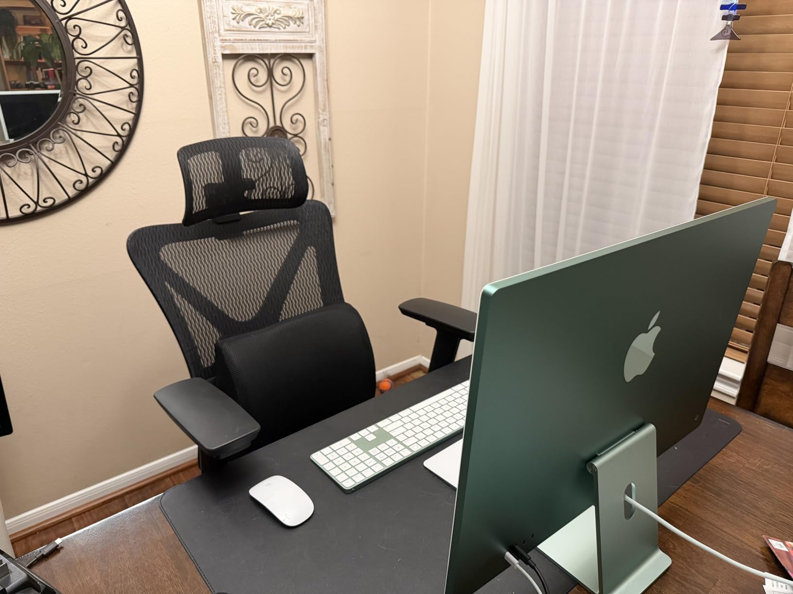 Ergonomic Office Chair with Footrest, 135° Reclining Desk Chair with Adjustable Lumbar Support, 3D Armrest, Headrest & Large Steel Base, 300LBS Heavy Duty Mesh Chair customer photo 1