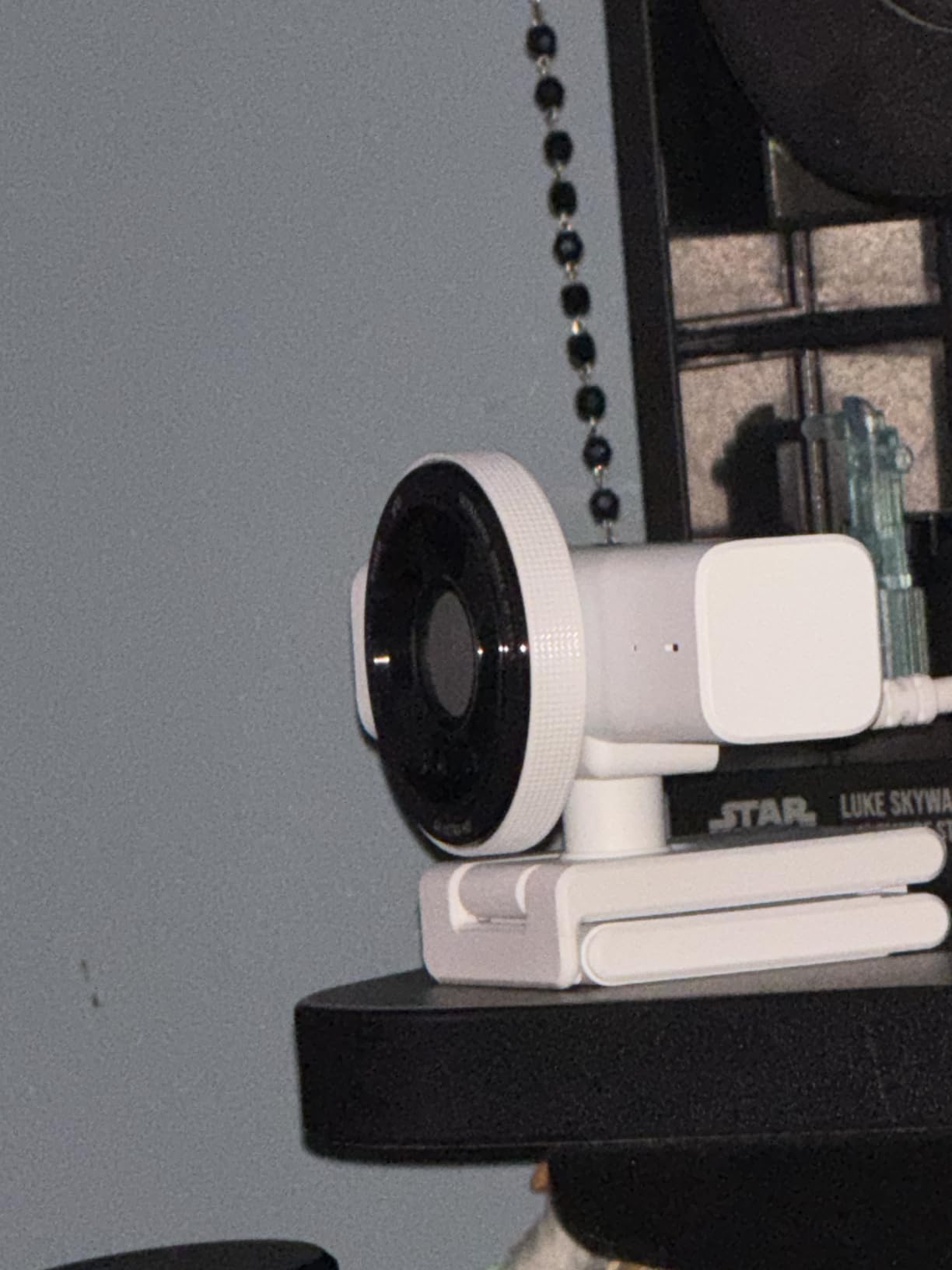 Razer Kiyo V2 Streaming Webcam: 4K 30 FPS, 1080p 60 FPS - AI Powered Auto-Framing - Built-in Microphone - Ultrawide Angle Lens - Privacy Cover - Works with OBS, Xsplit, Discord, Zoom, Teams, Black customer photo 2