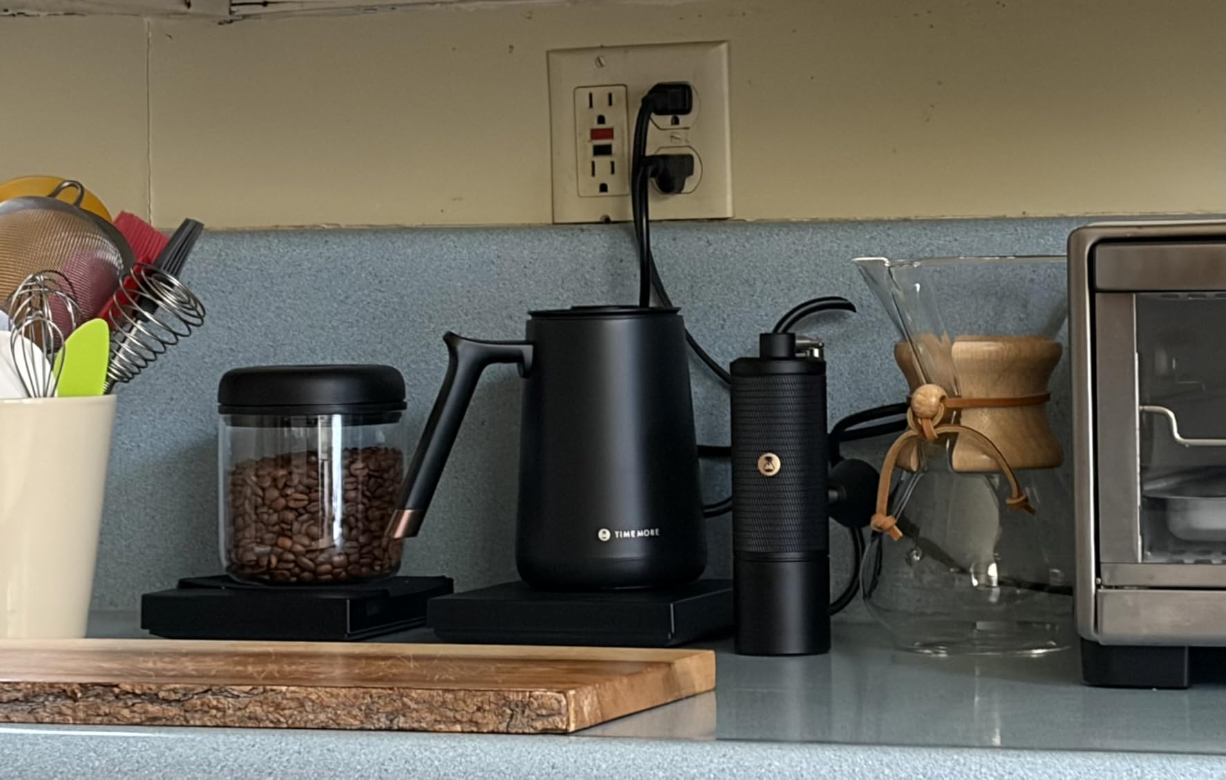 TIMEMORE C5 Pro Manual Coffee Grinder Capacity 30g with CNC Stainless Steel Conical Burr - Internal Adjustable Setting, Double Bearing Positioning (C5 Pro Matte Black) customer photo 2
