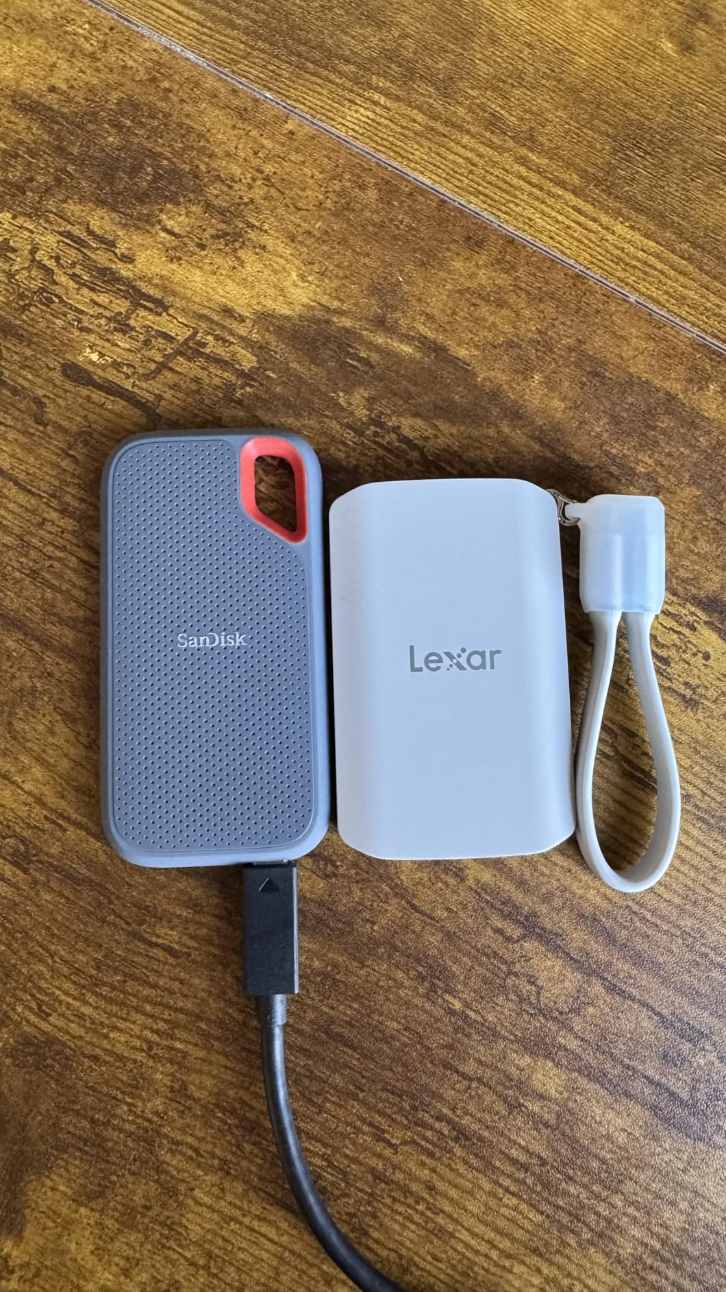 Lexar 1TB ES5 Magnetic External SSD, Up to 2000MB/s, Compatible w/MagSafe, USB-C Smartphones, iPhone 15/16 or Above, PC, Mac, Supports Apple ProRes & Samsung Pro Video, Silver (LES5XXX001T-RNWNU) customer photo 2