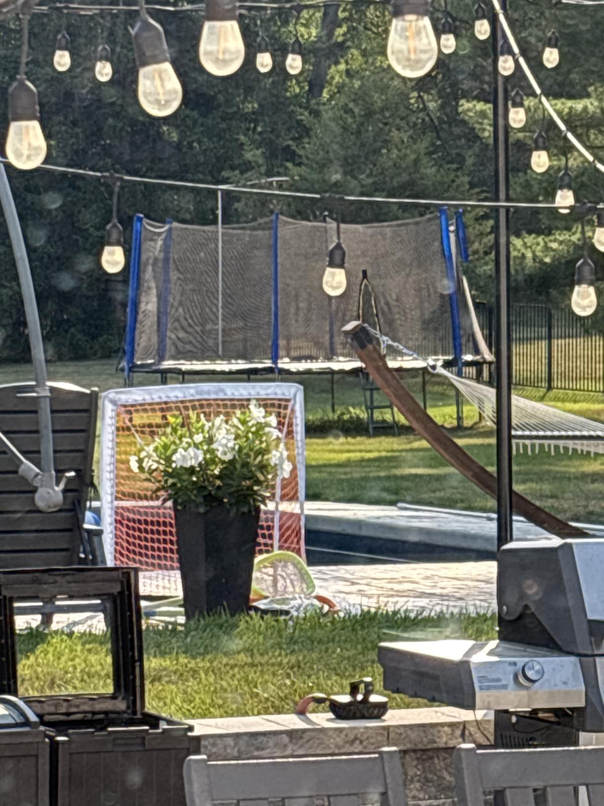 Zupapa 1800LBS Capacity No-Gap Design Trampoline with Safety Enclosure Net and Non-Slip Ladder (12FT-16FT) customer photo 2