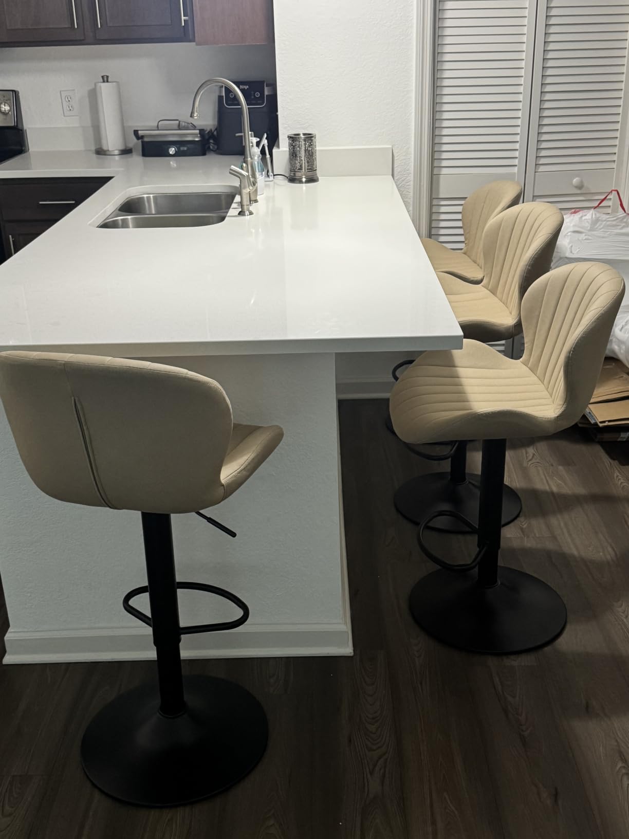Sweetcrispy Bar Stools Set of 4, Modern Swivel Bar Chairs, Adjustable Fabric Upholstered Barstools Counter Height with Backrest for Kitchen Island, Dining Room, Black customer photo 1