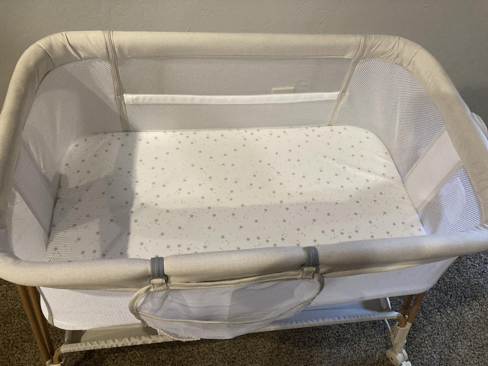 Fodoss Baby Bassinets Bedside Sleeper - 3-in-1 Baby Bassinet with Wheels, Soft Mattress, Storage Tray, Full-Mesh Sides, 7-Height Adjustable Crib for Newborns customer photo 2