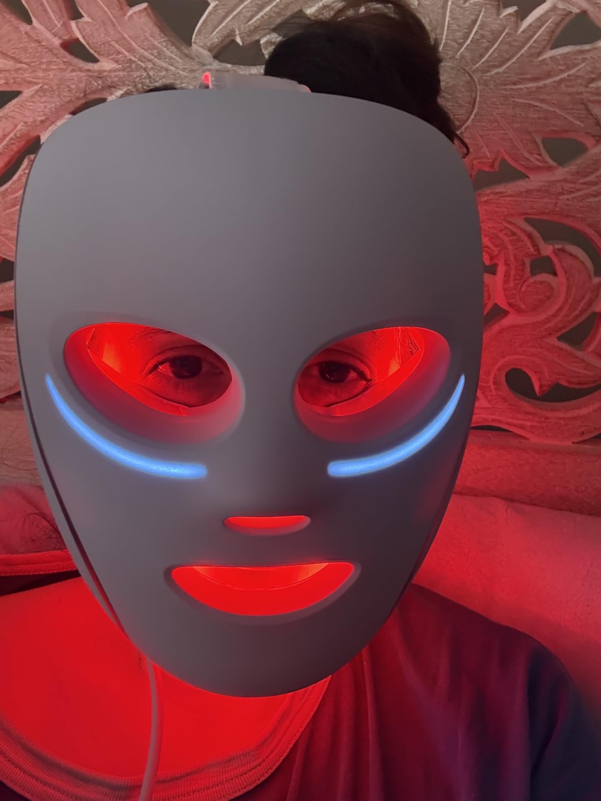 Shark CryoGlow LED Face Mask with Under-Eye Cooling, Anti-Ageing & Blemish Repair, Red & Blue LED, Infrared Light Therapy, USB-C, Remote Control, Storage Bag, Adjustable Straps, Rose Glow customer photo 2