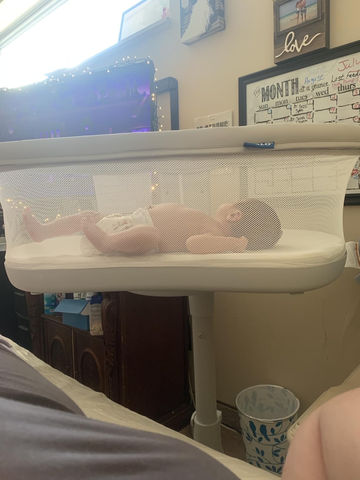 HALO BassiNest Swivel Sleeper 4.0 Signature, Over-Bed Baby Bassinet with 360 Rotation, Breathable Mesh, Lowering Wall for Easy Access, Oat customer photo 2