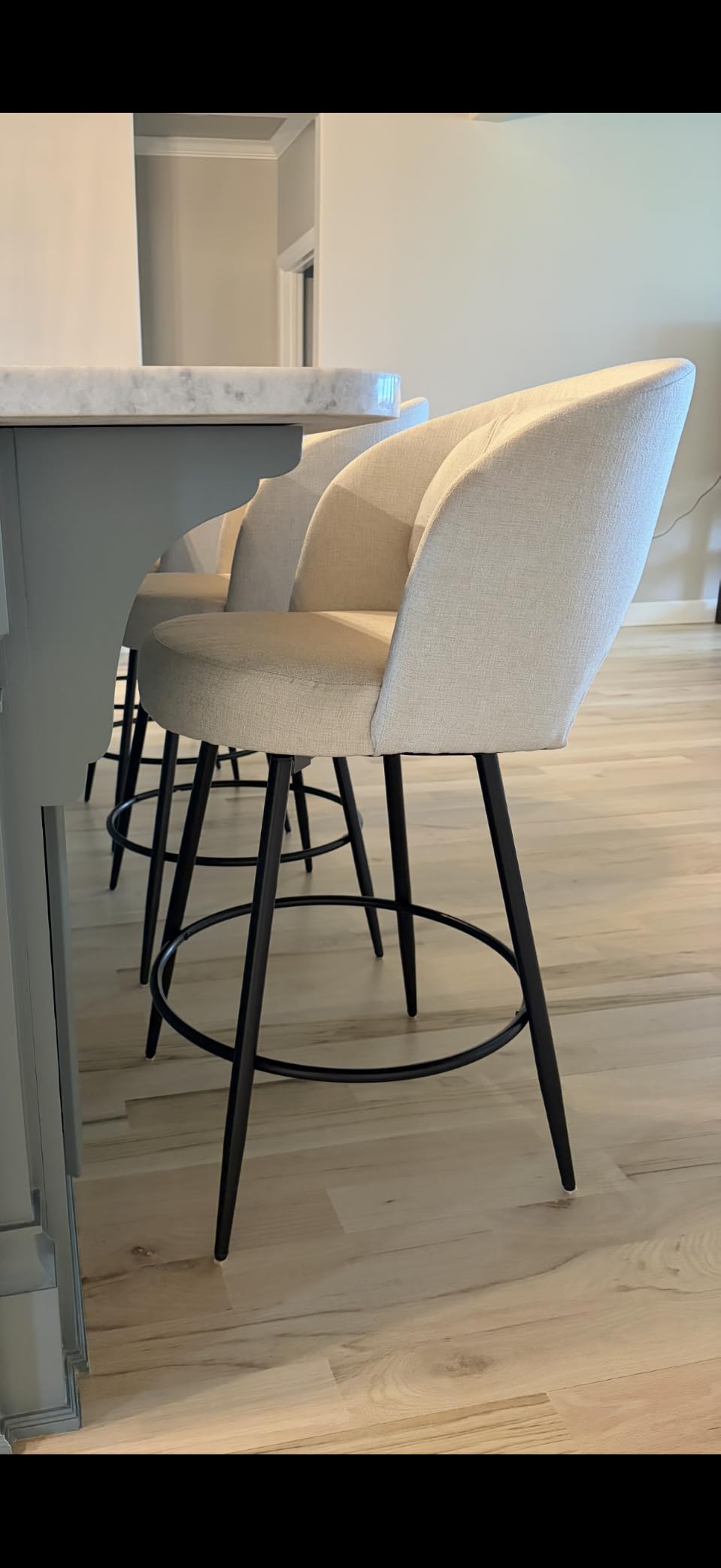 LUE BONA 26''H Swivel Bar Stools Set of 4, Counter Height Bar Stools with Backs, Lumbar Pillow and Black Metal Frames, Upholstered Modern Barstools for Kitchen Island, Chenille Farbic, Green customer photo 2