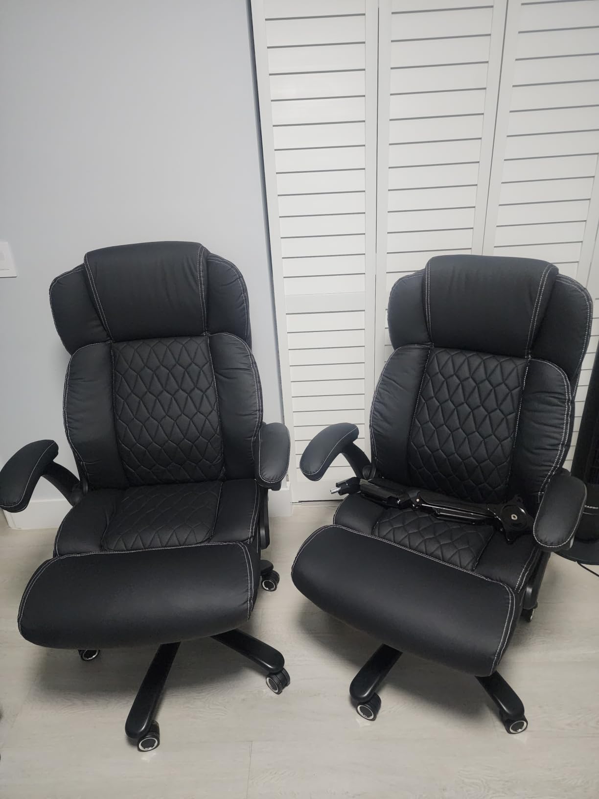 700lbs Big and Tall Office Chair - Heavy Duty Executive Desk Chair with Inflatable Lumbar Support, Extra Wide Padded Seat, Flip-up Arms, Metal Base & Quiet Rubber Wheels, High Back Ergonomic Chair customer photo 2