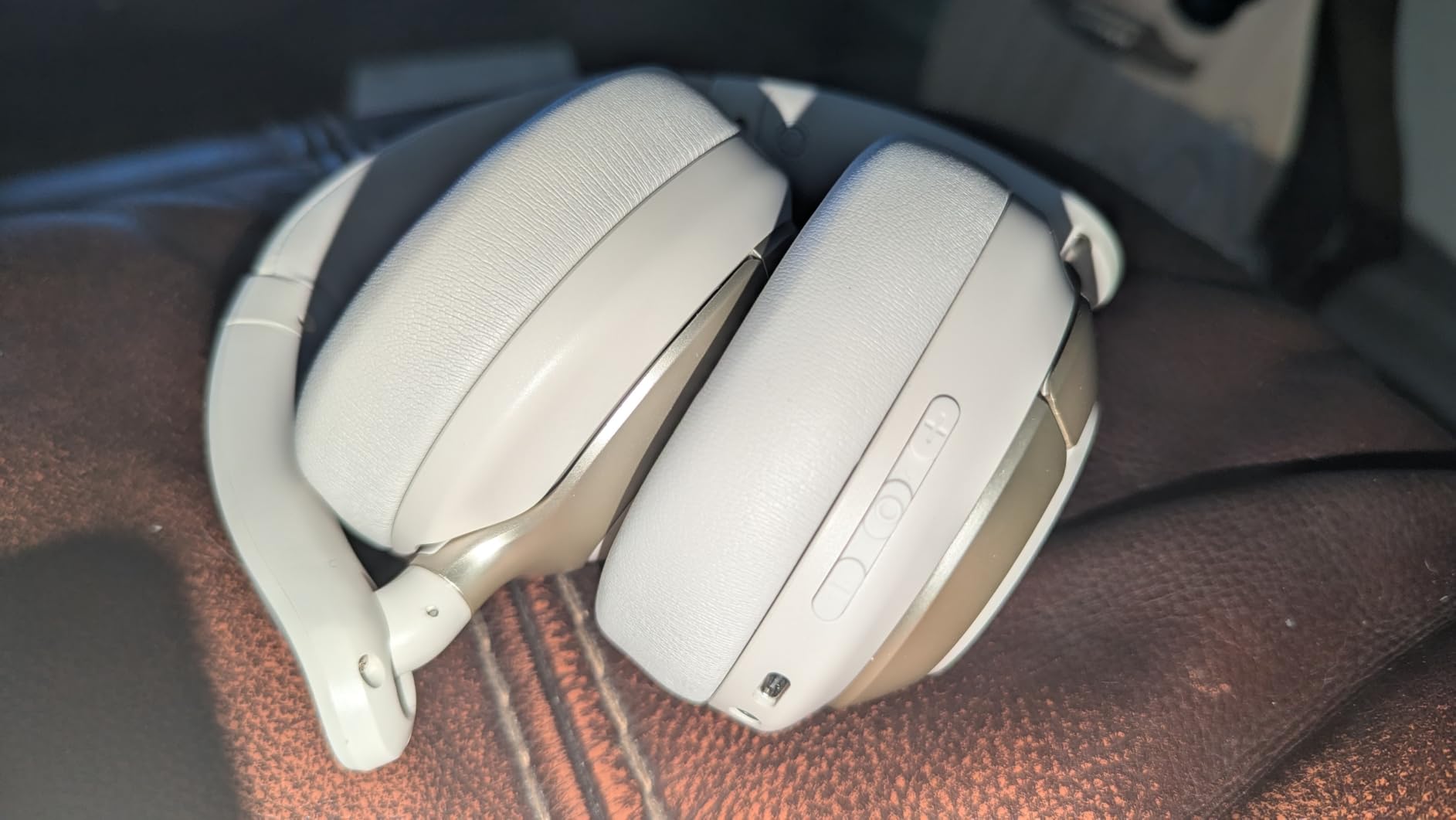 havit Hybrid ANC Wireless Headphones, Over Ear Bluetooth Headphones with Hi-Res Audio, Spatial Sound, 80H Battery, 5-Mic ENC Calls, Metal-Accent Foldable Design customer photo 2