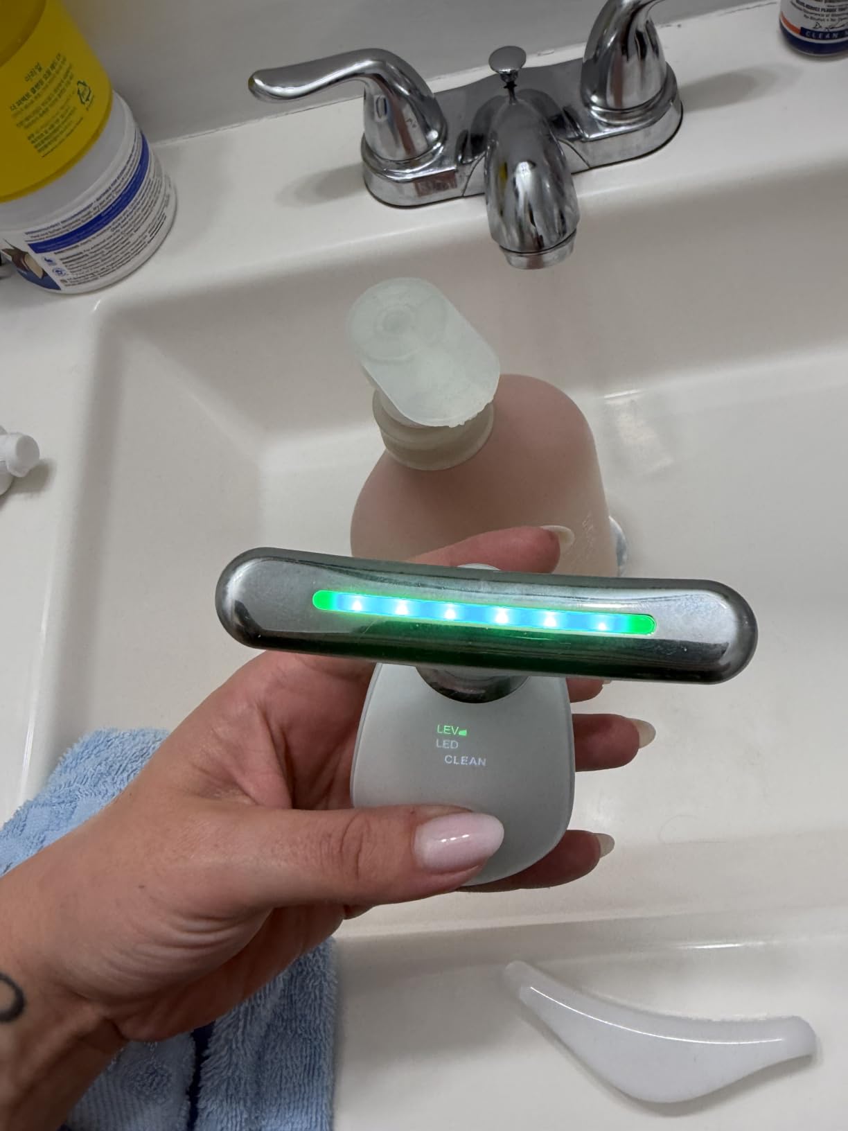 Red Light Therapy for Face and Neck, 7 Color Light Based Face Massager Tool, Portable Skin Care Tool for Firming, Tightening and Lifting, Gifts for Women & Men (White) customer photo 1