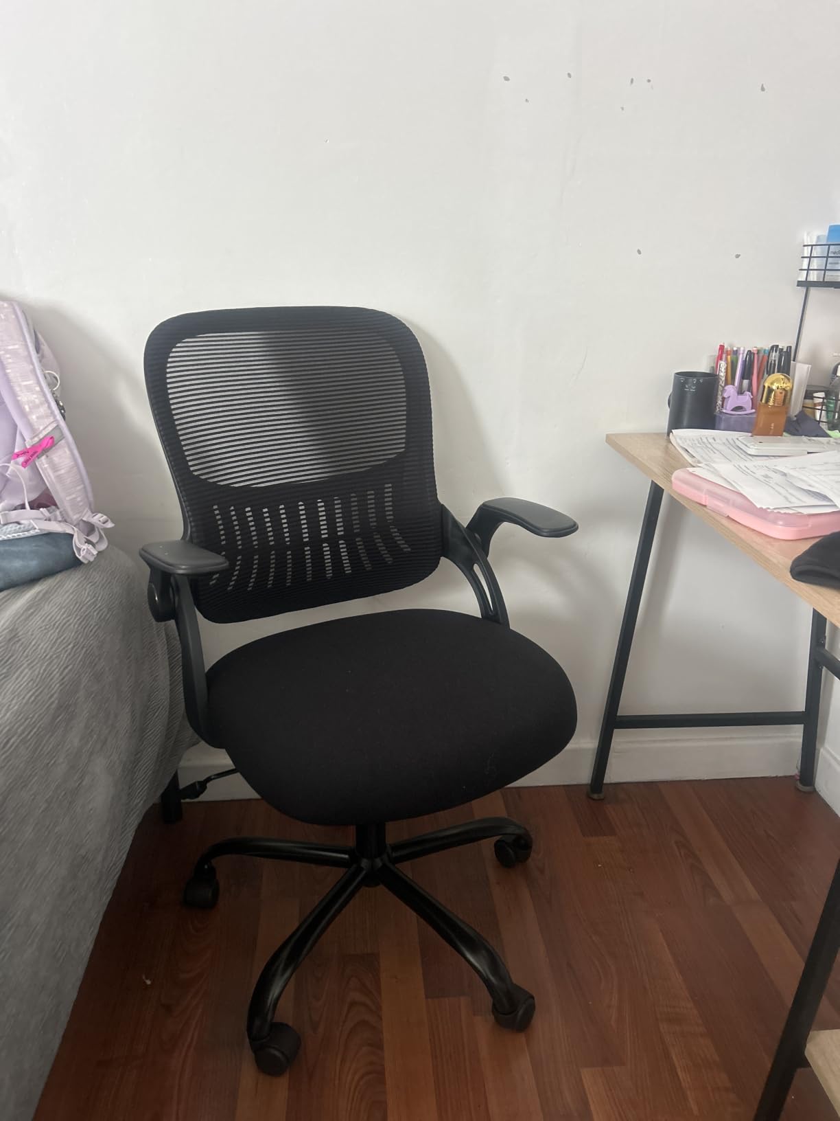 Sweetcrispy Office Computer Desk Chair, Ergonomic Mid-Back Mesh Rolling Work Swivel Task Chairs with Wheels, Comfortable Lumbar Support, Comfy Flip-up Arms for Home, Bedroom, Study, Student, Black customer photo 1