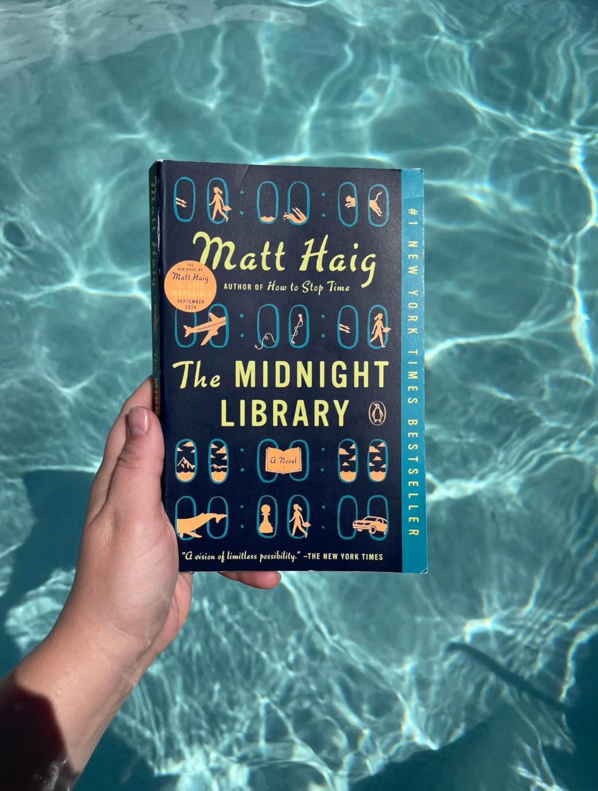 The Midnight Library: A GMA Book Club Pick: A Novel (The Midnight World) customer photo 1