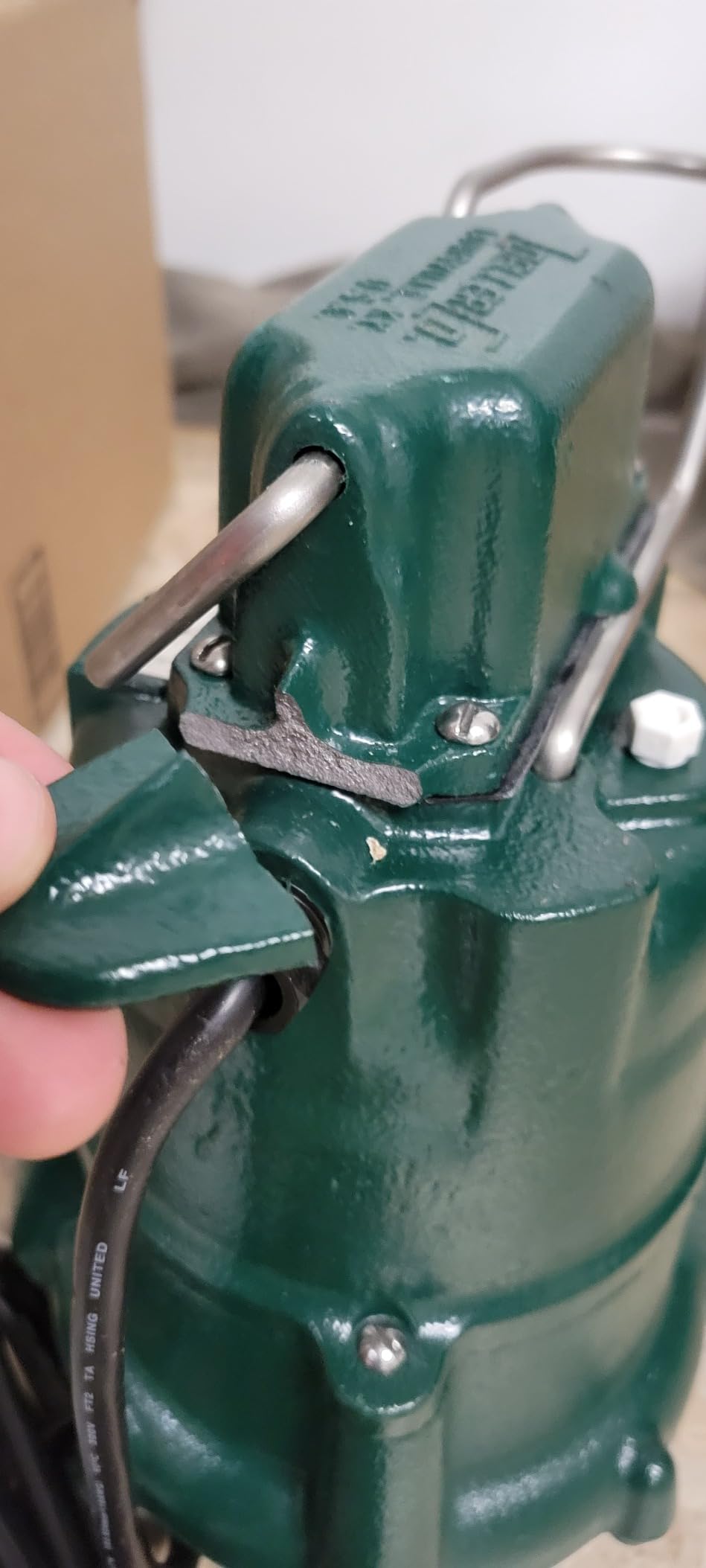 Zoeller M57 Mighty-Mate Submersible Sump Pump - 3/10 HP Cast Iron - 9' Cord - Vertical Float - 1.5