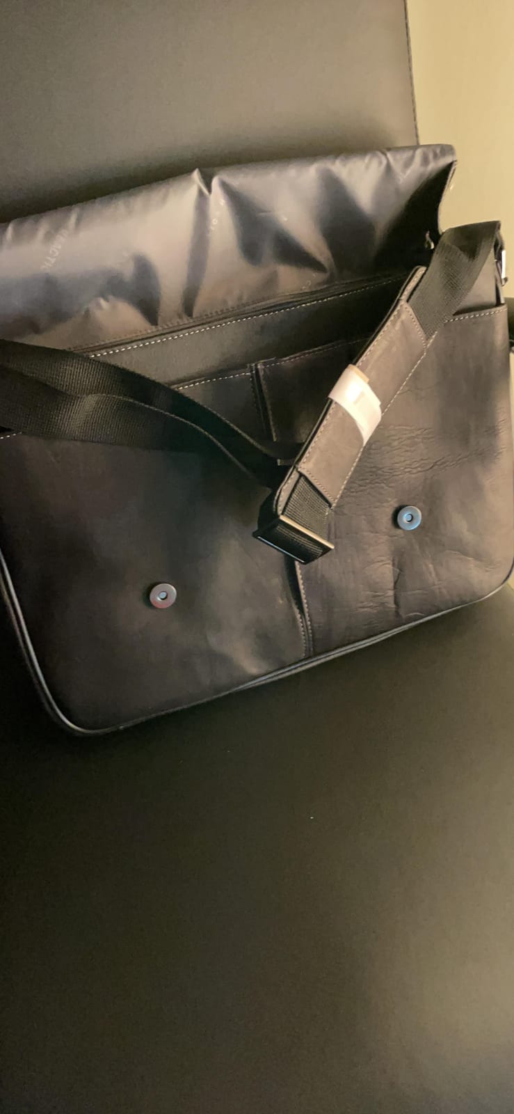 Kenneth Cole REACTION Colombian Leather Slim Single Compartment customer photo 1