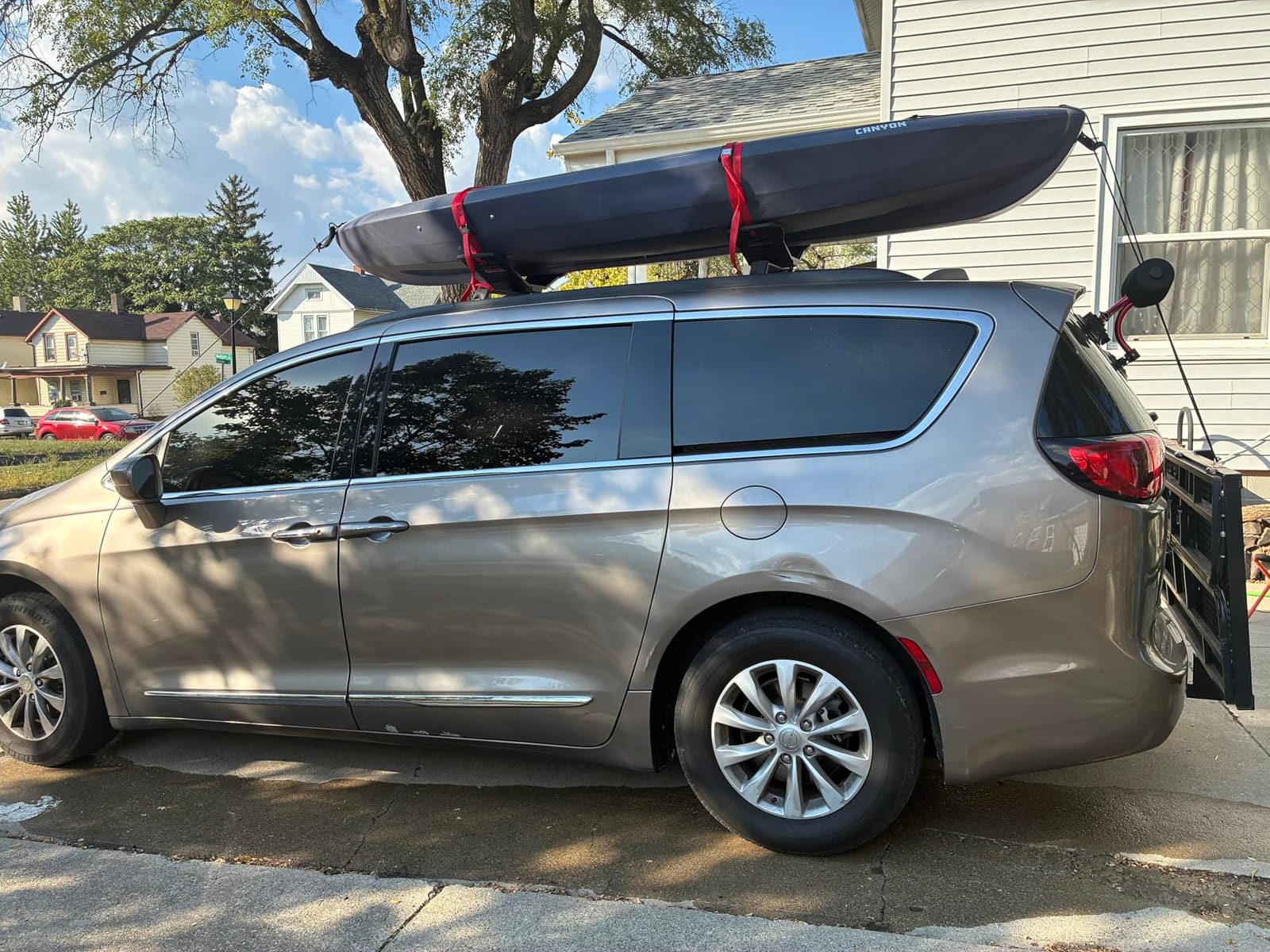 Malone SeaWing Saddle Style Universal Car Roof Rack Kayak Carrier with Bow & Stern Tie-Downs - 70 lb Capacity, V-Style Cradles, No-Tool Install, Jawz Mount, Corrosion-Resistant Nylon customer photo 2