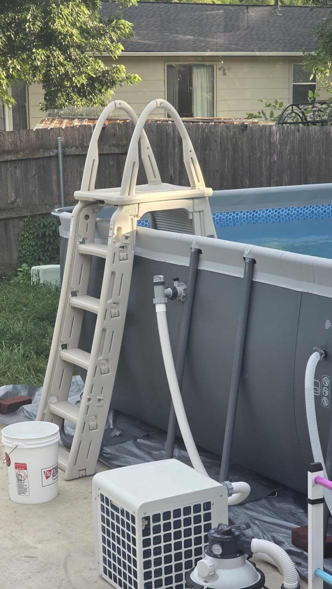 Confer Plastics 7200 Roll Guard fits Above-Ground Pool Heights from 48