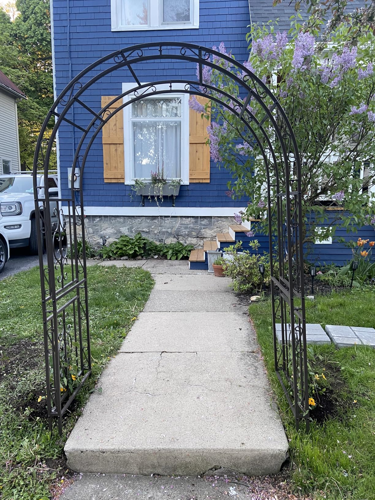 Plow & Hearth Arch Metal Outdoor Garden Arbor | Montebello | 7 Feet Tall | Steel Iron Trellis Lattice for Climbing Plants & Heavy Vines | Wedding Outdoor Patio Decor customer photo 1