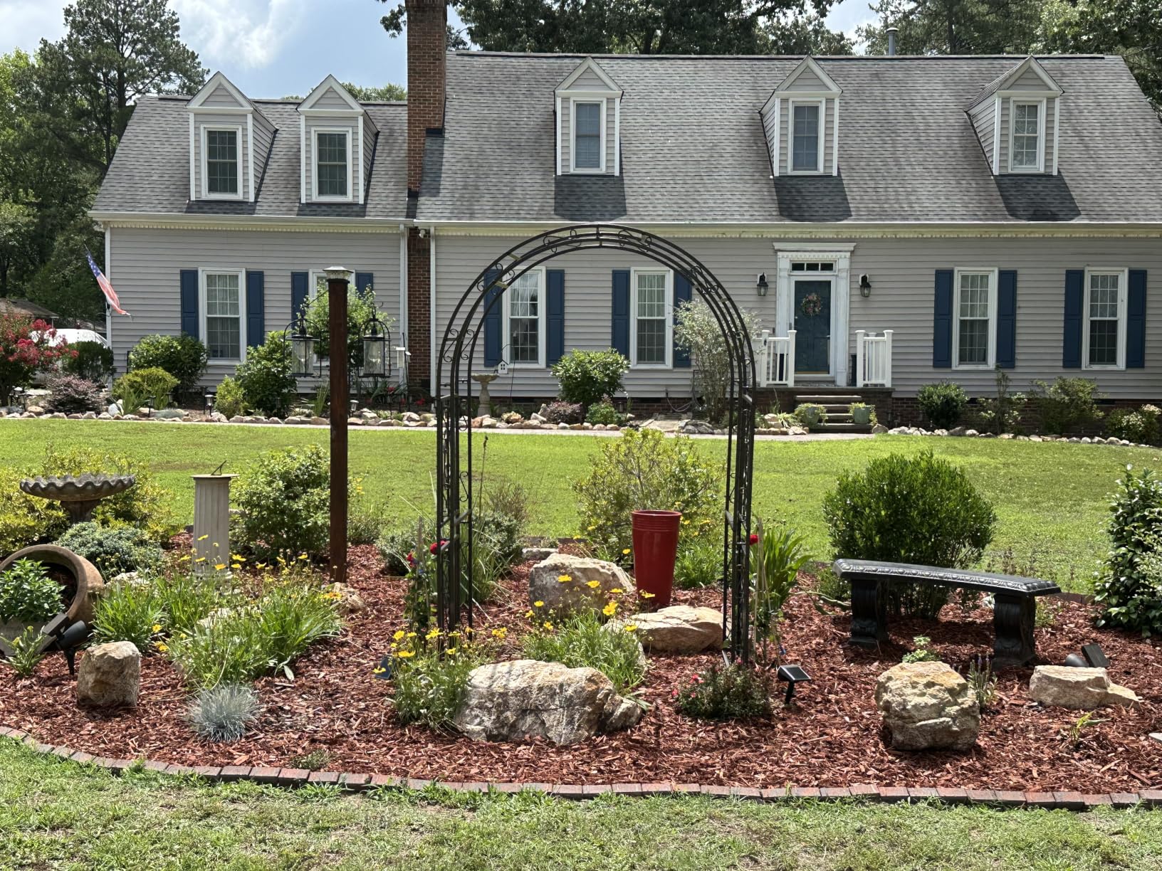 Plow & Hearth Arch Metal Outdoor Garden Arbor | Montebello | 7 Feet Tall | Steel Iron Trellis Lattice for Climbing Plants & Heavy Vines | Wedding Outdoor Patio Decor customer photo 2