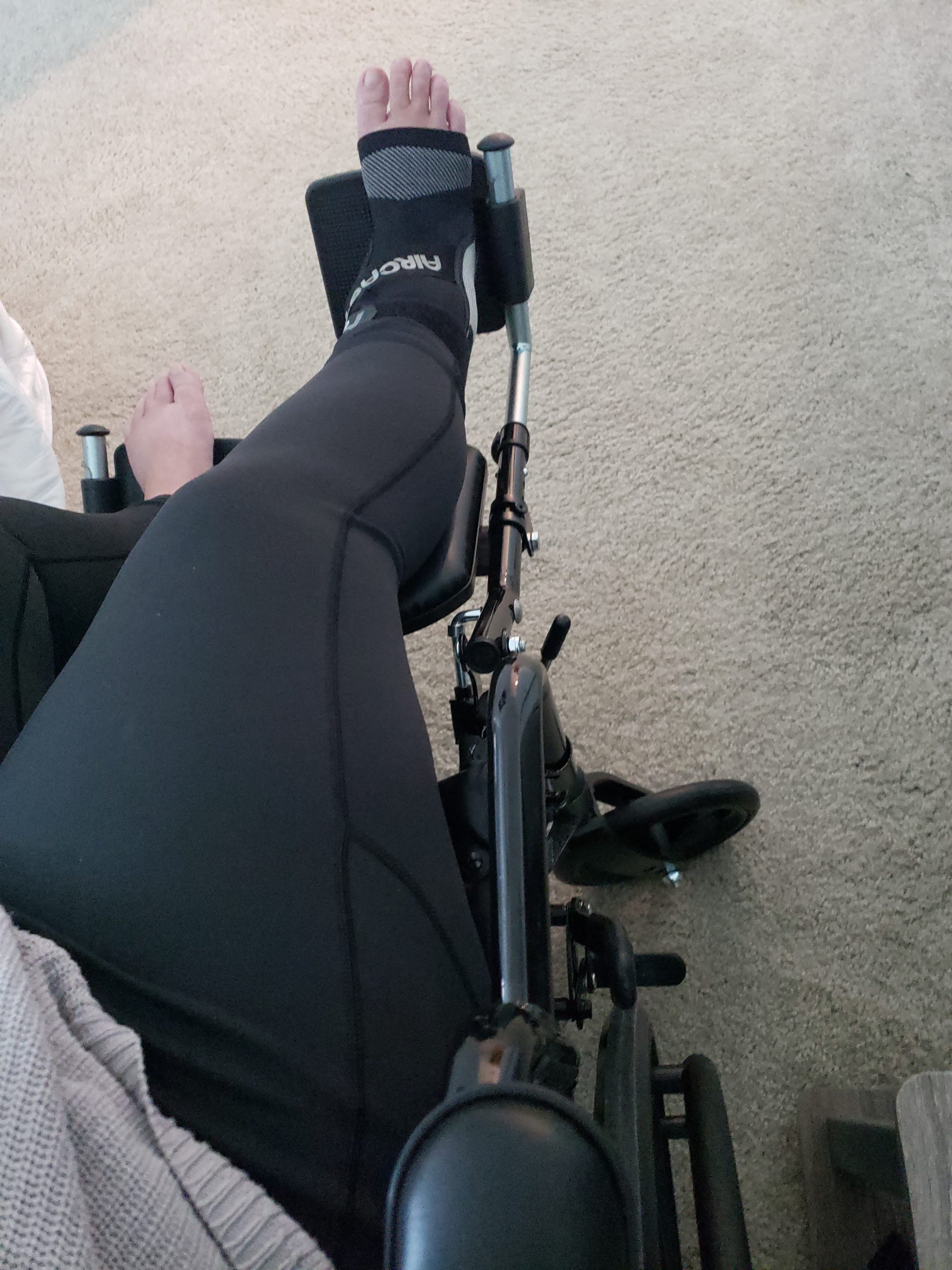 Drive Medical SSP220DDA-ELR Silver Sport 2 Full-Reclining Transport Wheelchair with Detachable Desk Arms and Swing-Away Elevating Leg Rest, Black customer photo 1