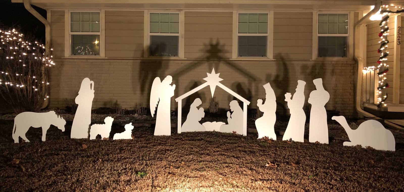 Complete Nativity Scene - 12 Weatherproof Nativity Set Figures for Outdoor Christmas Decoration - Easy to Assemble & Store - Standard, Colorful customer photo 2