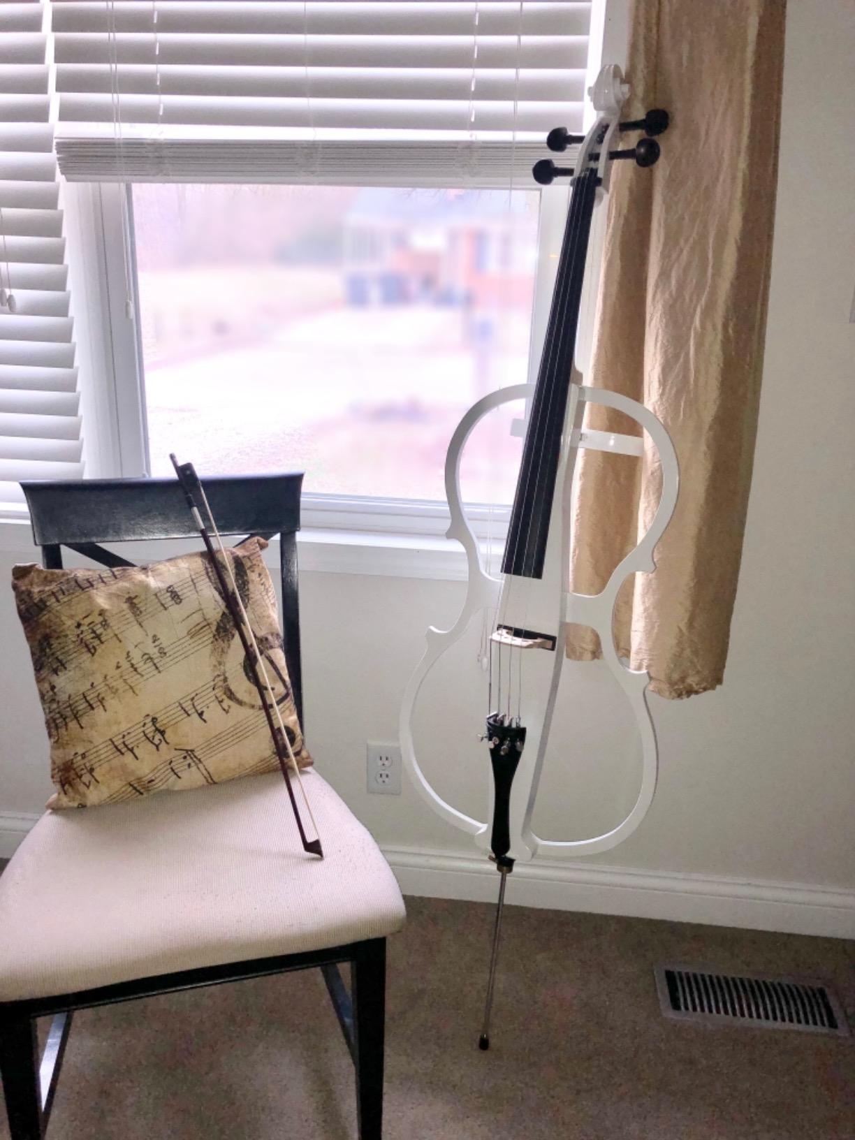 Cecilio 4/4 CECO-1WH Pearl White Electric Cello with Ebony Fittings in Style 1 (Full Size) customer photo 1