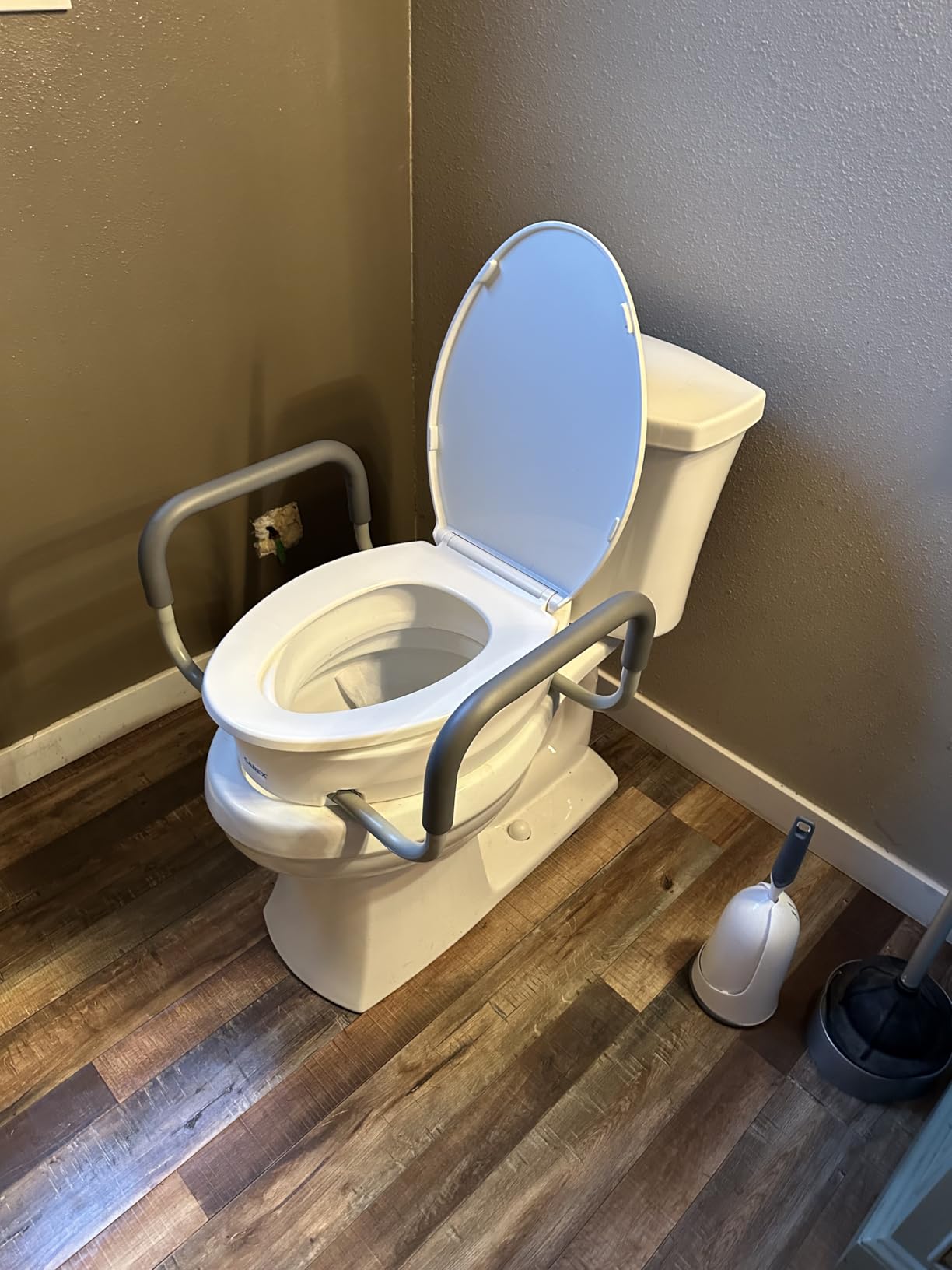 Carex 3.5 Inch Raised Toilet Seat with Arms, Round Toilet Seat Riser, 300 lbs Capacity customer photo 1